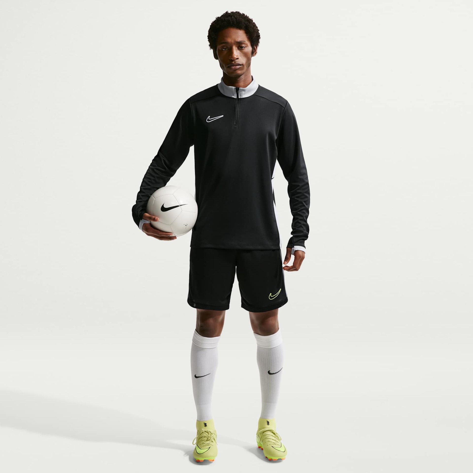 Camiseta Dri-FIT Nike Manga Longa Academy Masculina - Foto 4