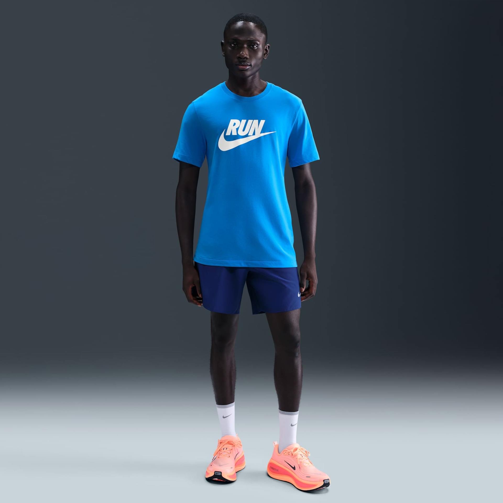Camiseta Dri-FIT Nike Run Swoosh Masculina - Foto 4