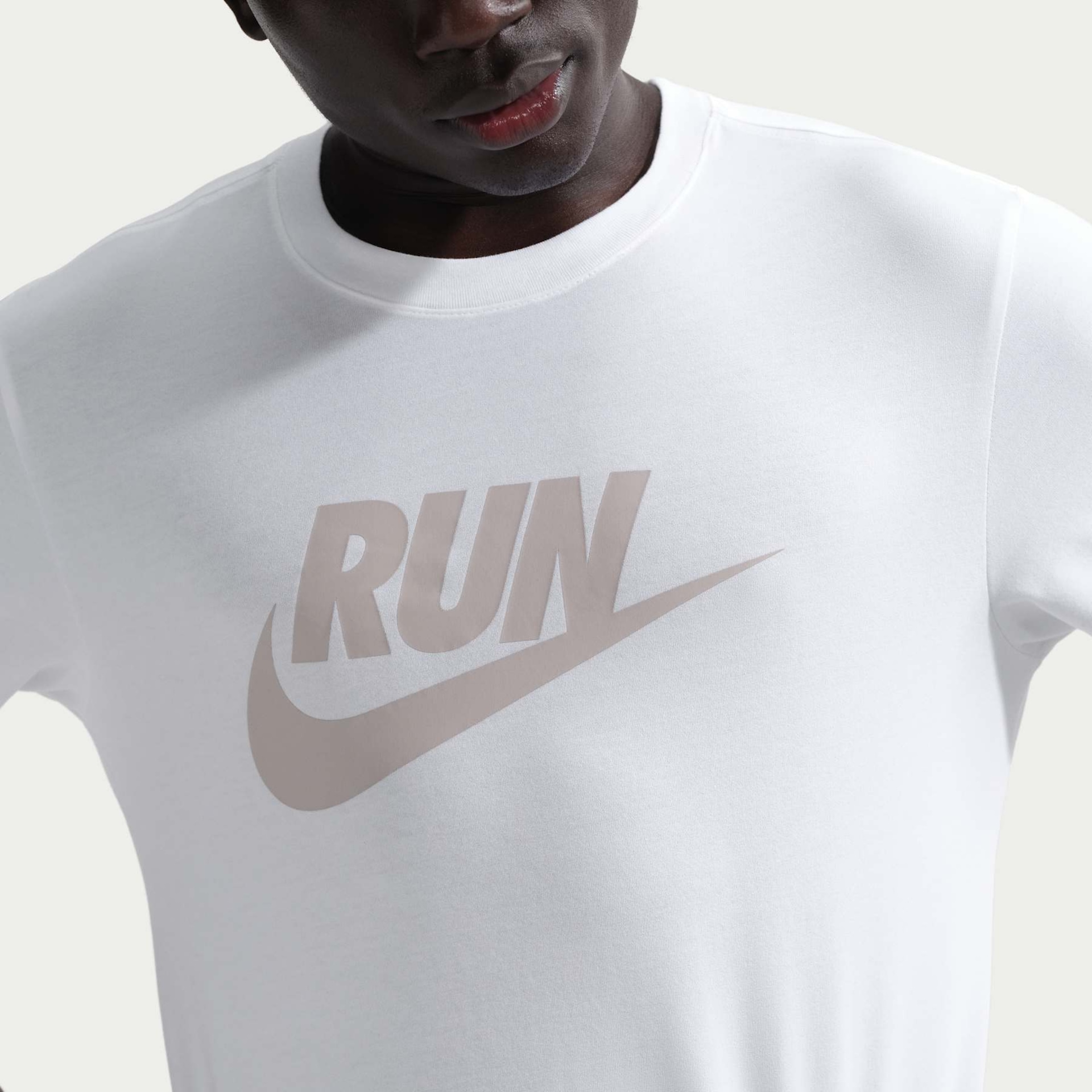 Camiseta Dri-FIT Nike Run Swoosh Masculina - Foto 3