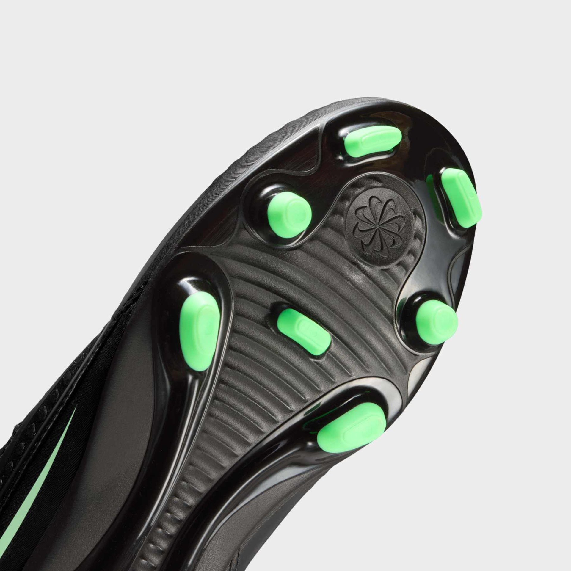 Chuteira Campo Nike Phantom 6 Club Low Infantil - Foto 7