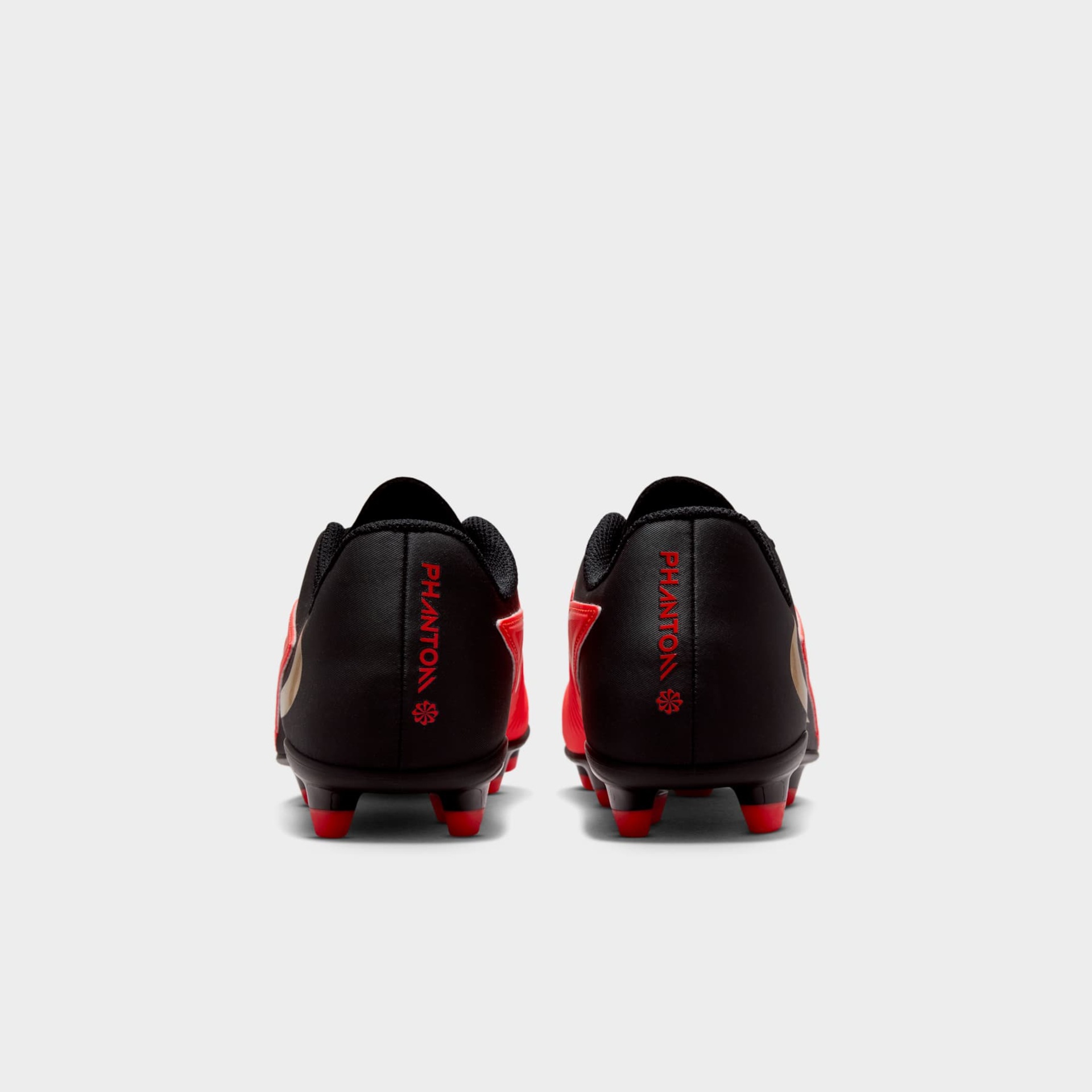 Chuteira Campo Nike Phantom 6 Club Low Infantil - Foto 6