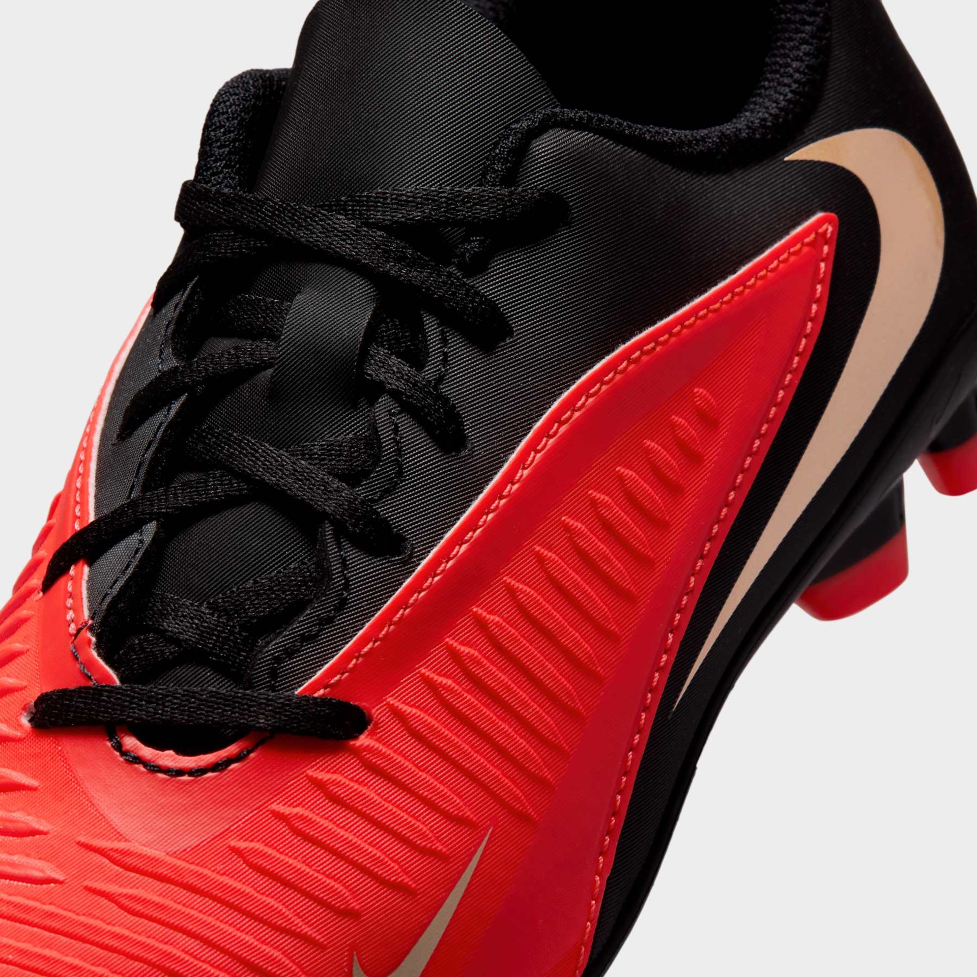 Chuteira Campo Nike Phantom 6 Club Low Infantil - Foto 8