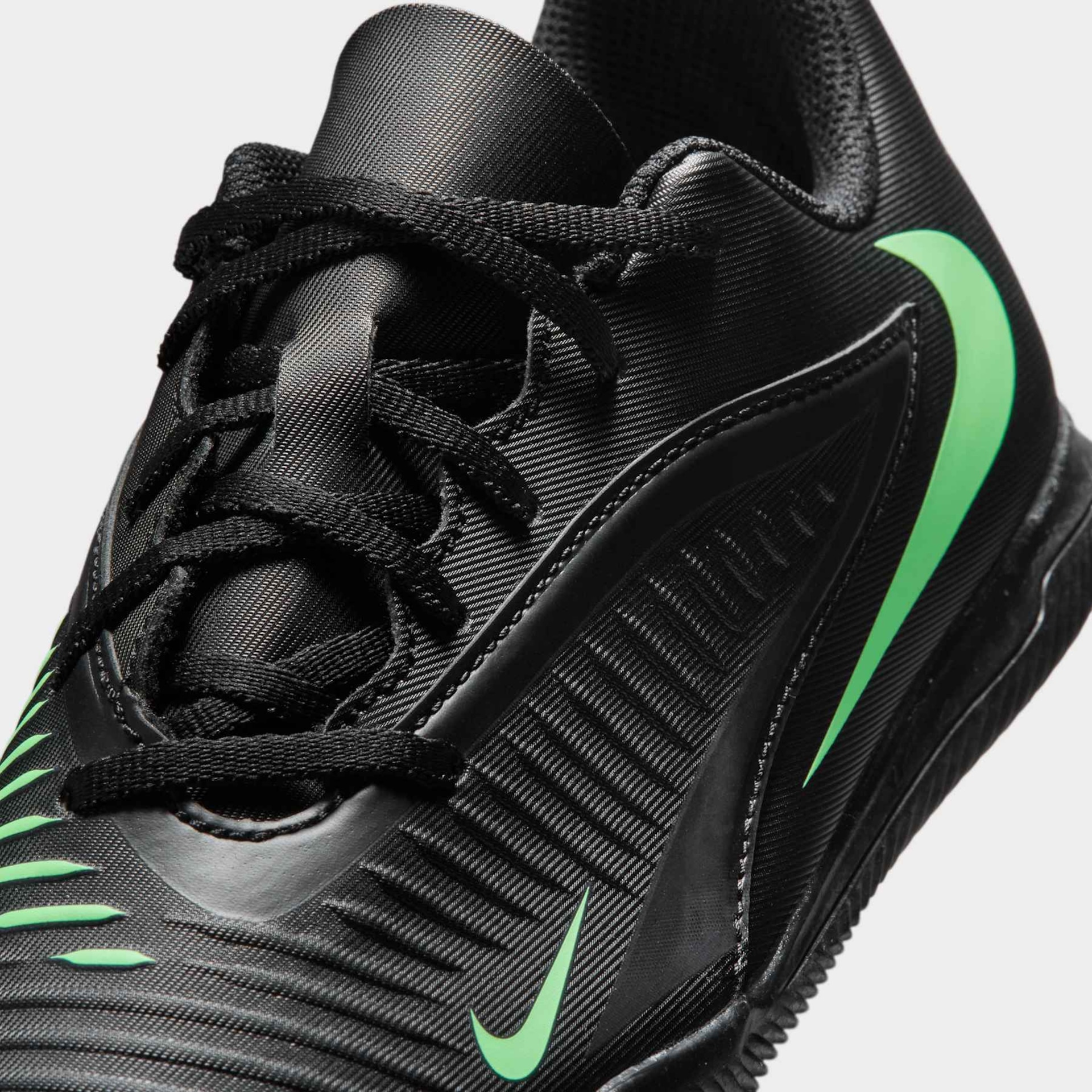 Chuteira Futsal Nike Phantom 6 Club Low Infantil - Foto 7