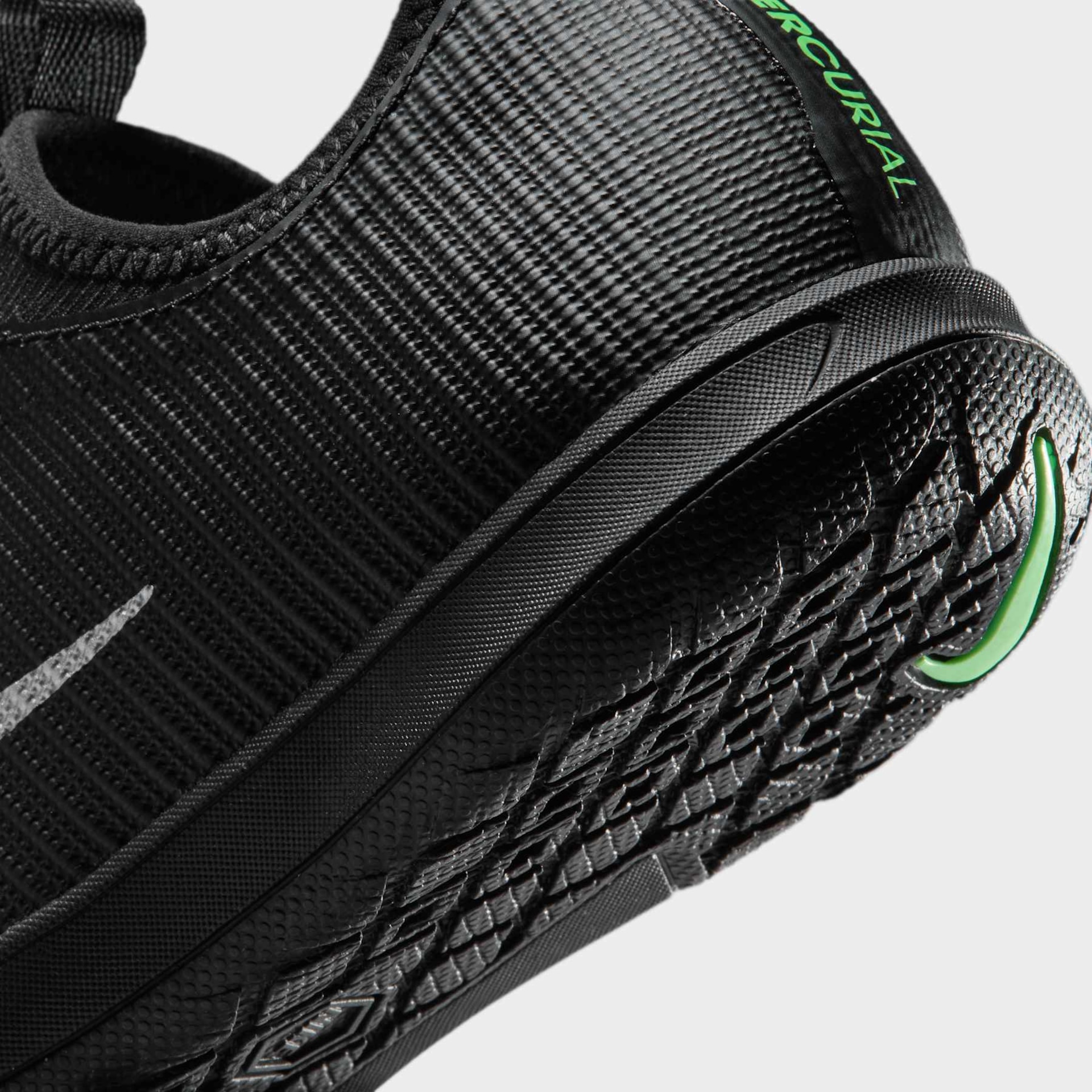 Chuteira Futsal Nike Phantom 6 Club Low Infantil - Foto 8