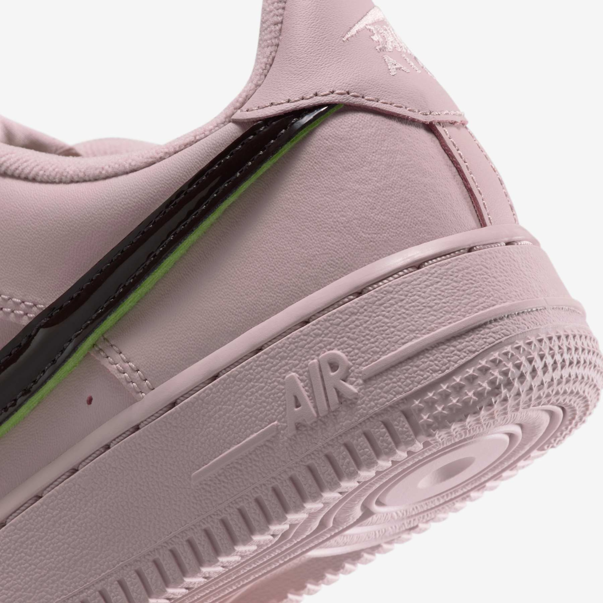 Tênis Nike Air Force 1 LV8 2 Infantil - Foto 8