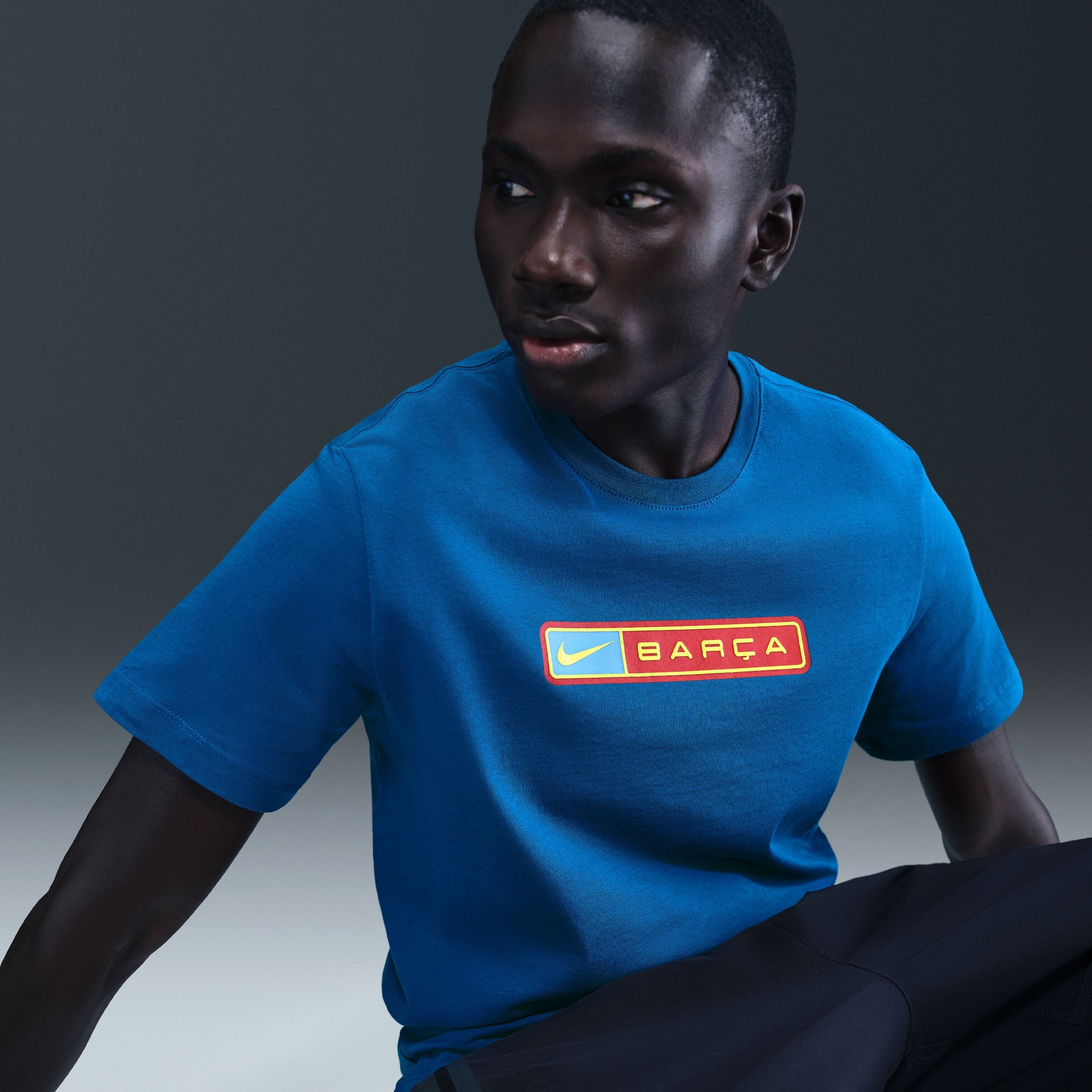 Camiseta Barcelona Nike Masculina - Foto 2