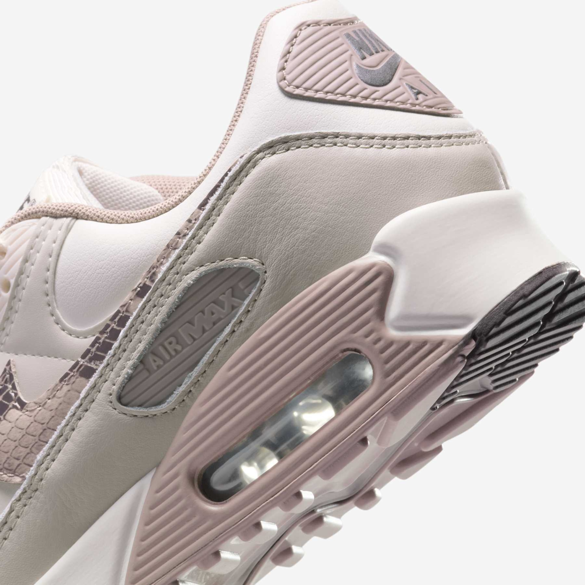 Tênis Nike Air Max 90 AMD Feminino - Foto 8