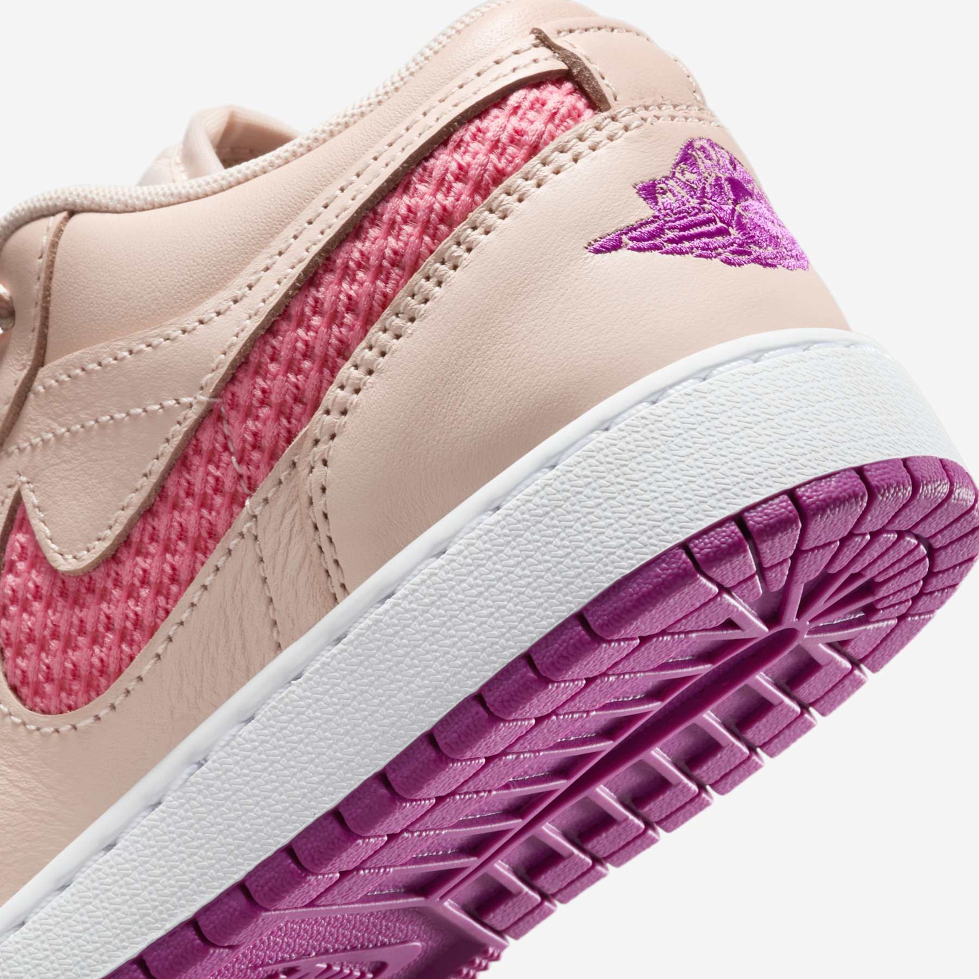 Tênis Air Jordan 1 Low SE Infantil - Foto 8
