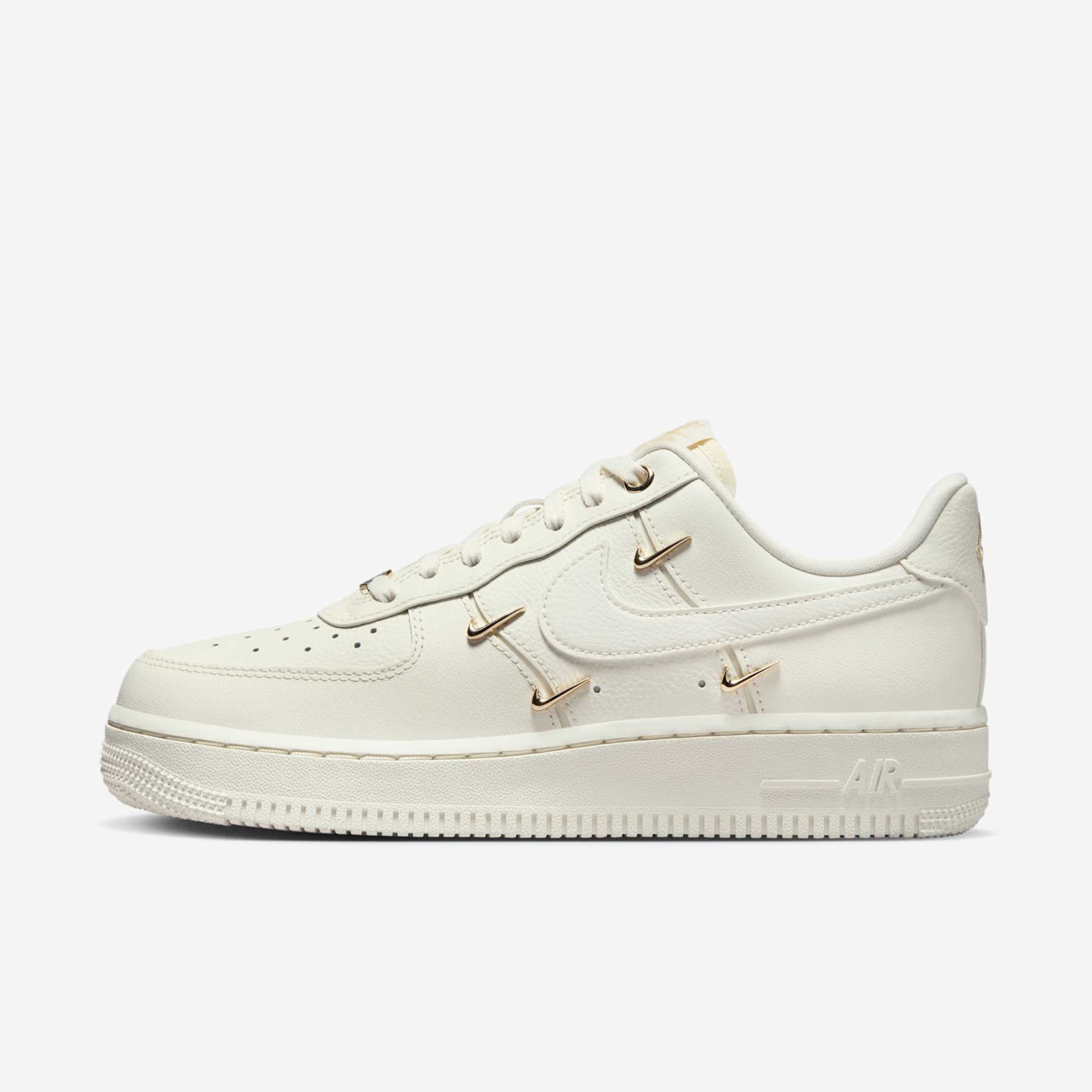 Tênis Nike Air Force 1 '07 LX Feminino - Foto 1