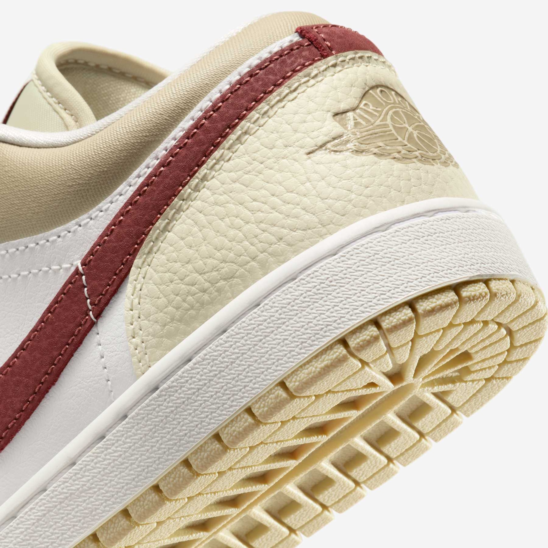 Tênis Air Jordan 1 Low Feminino - Foto 8