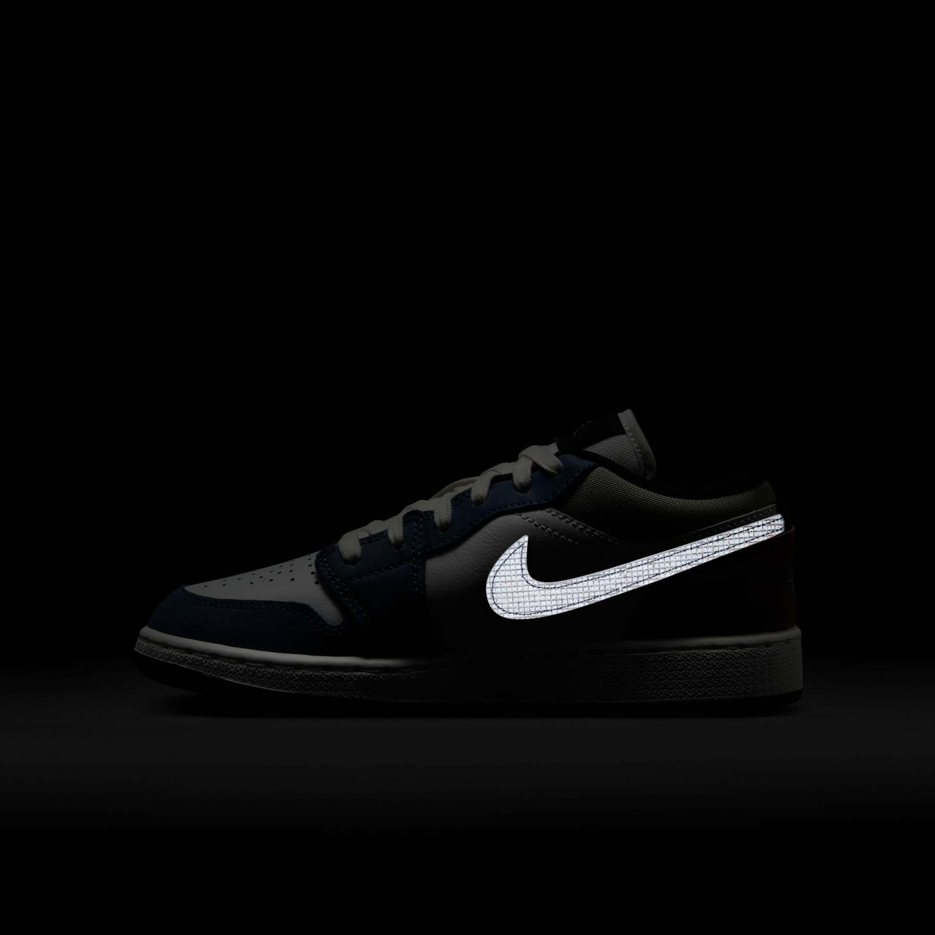 Tênis Air Jordan 1 Low Infantil - Foto 11
