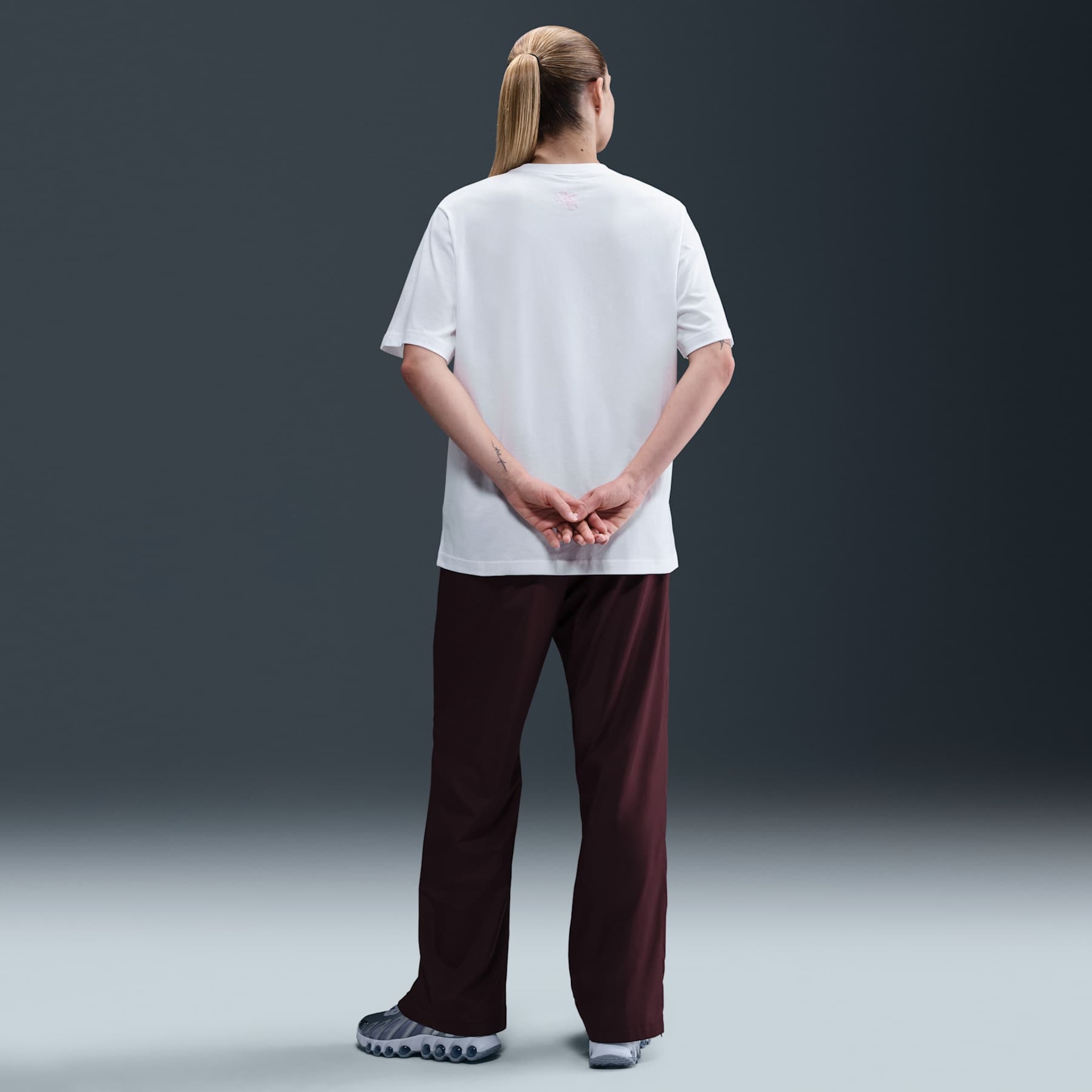 Camiseta Nike Sportswear Feminina - Foto 5