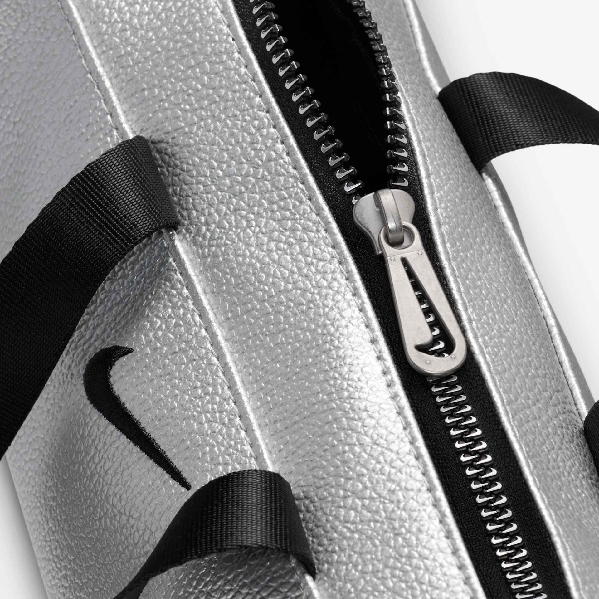 Bolsa Nike Clash Mini Barrel Unissex - Foto 7