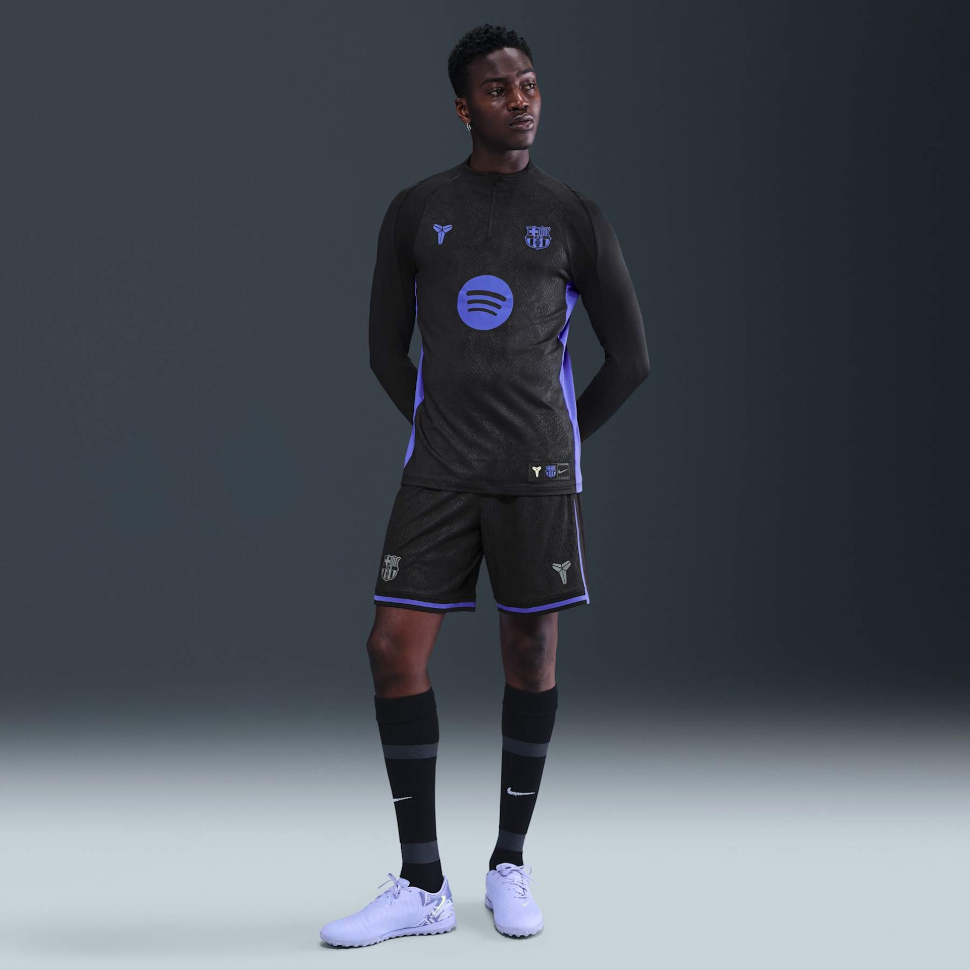 Camiseta Barcelona Manga Longa Nike II Kobe 2025/26 Pré-Jogo Masculina - Foto 4