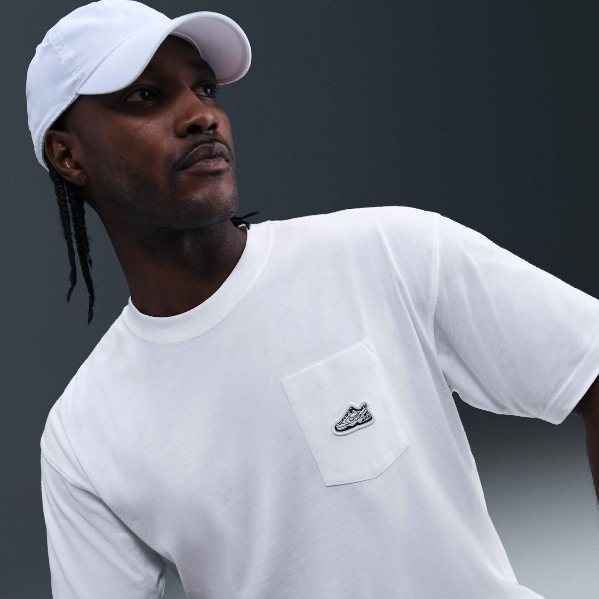 Camiseta Nike Sportswear Patch Masculina - Foto 3