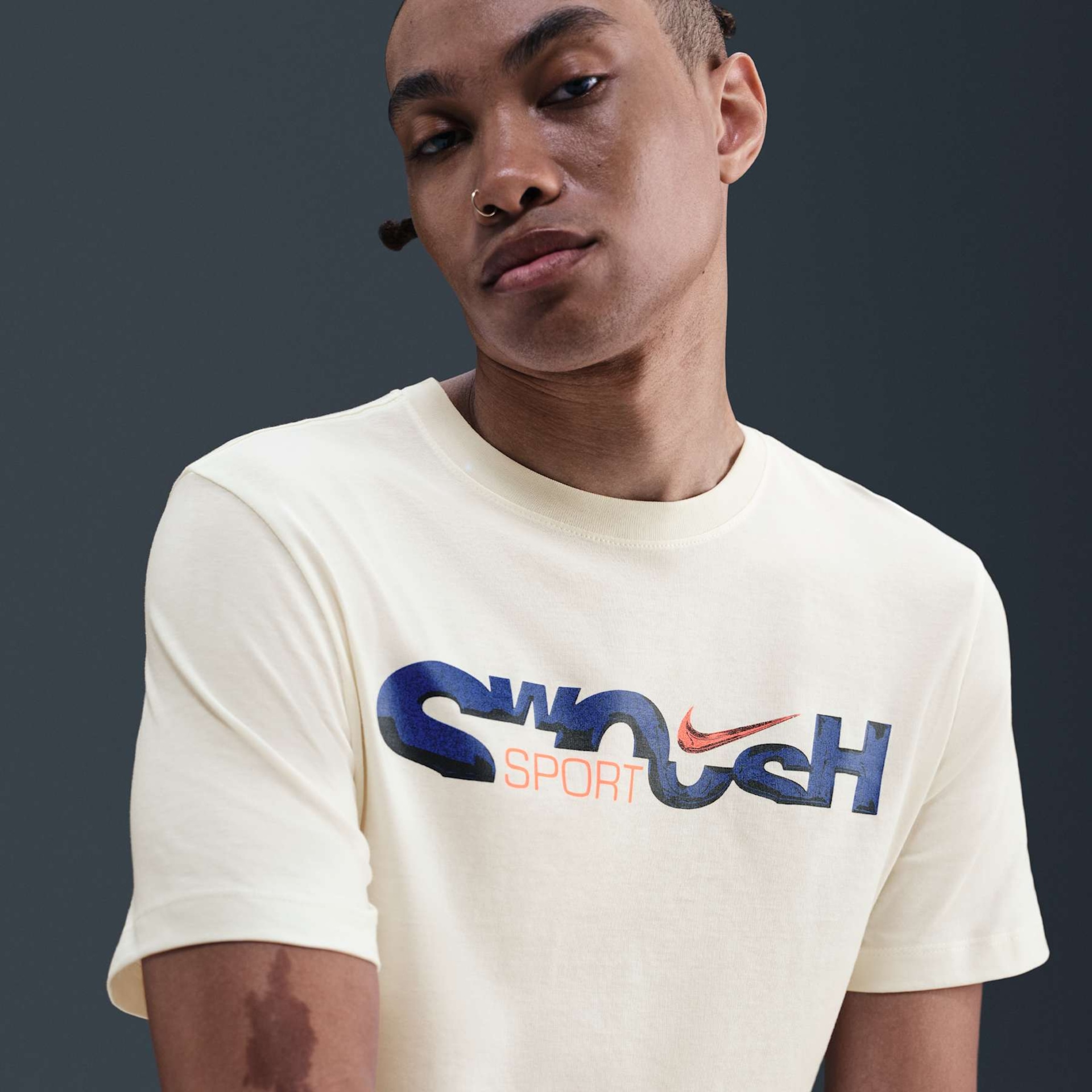 Camiseta Nike Sportswear Swoosh Masculina - Foto 3
