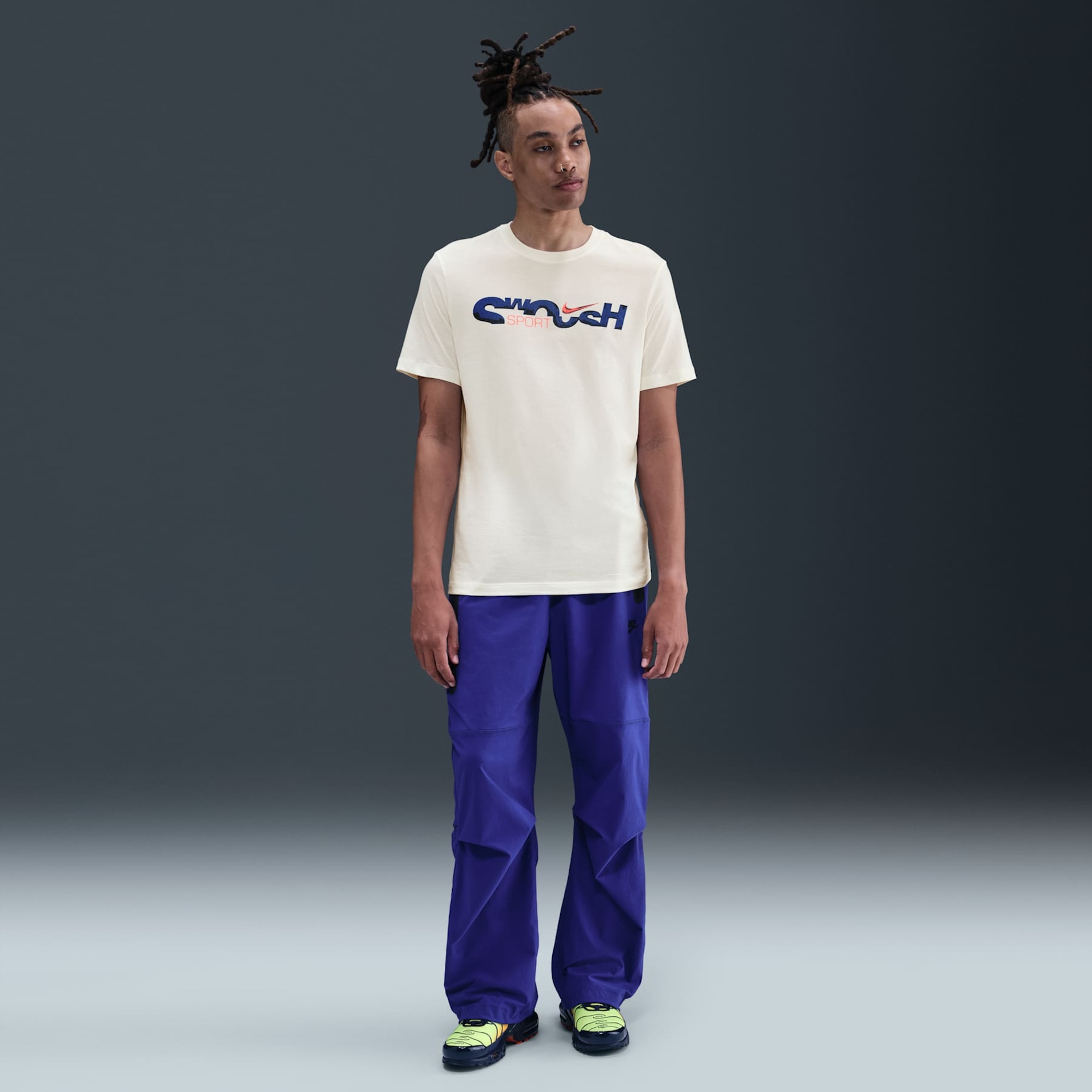 Camiseta Nike Sportswear Swoosh Masculina - Foto 4