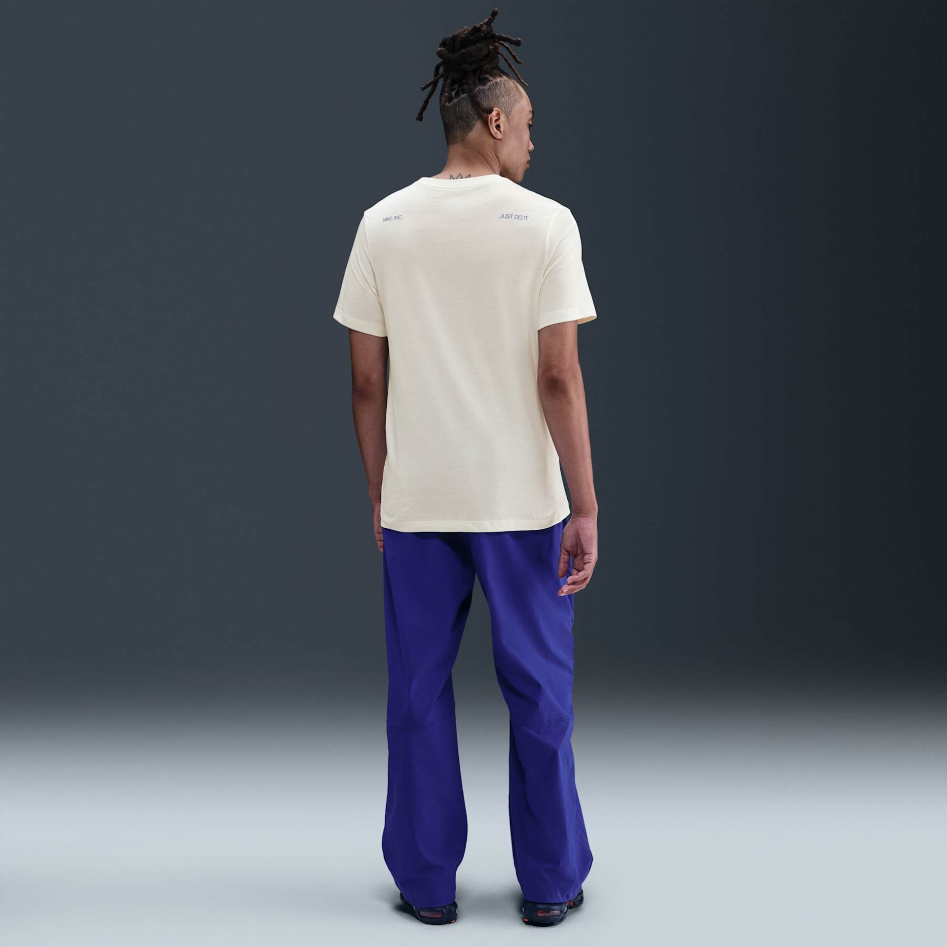 Camiseta Nike Sportswear Swoosh Masculina - Foto 5