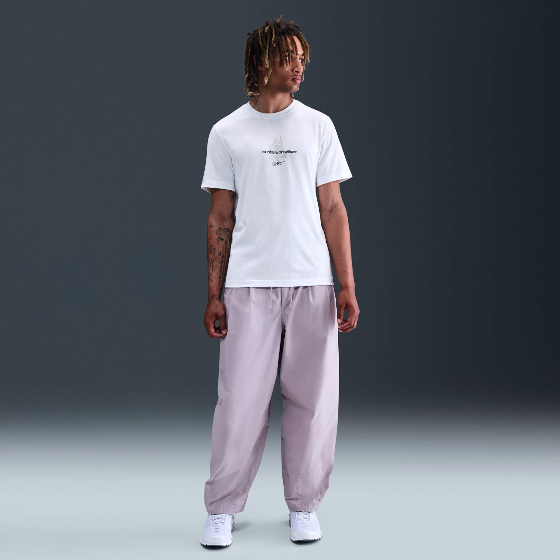 Camiseta Nike Sportswear SSNL Club Masculina - Foto 4