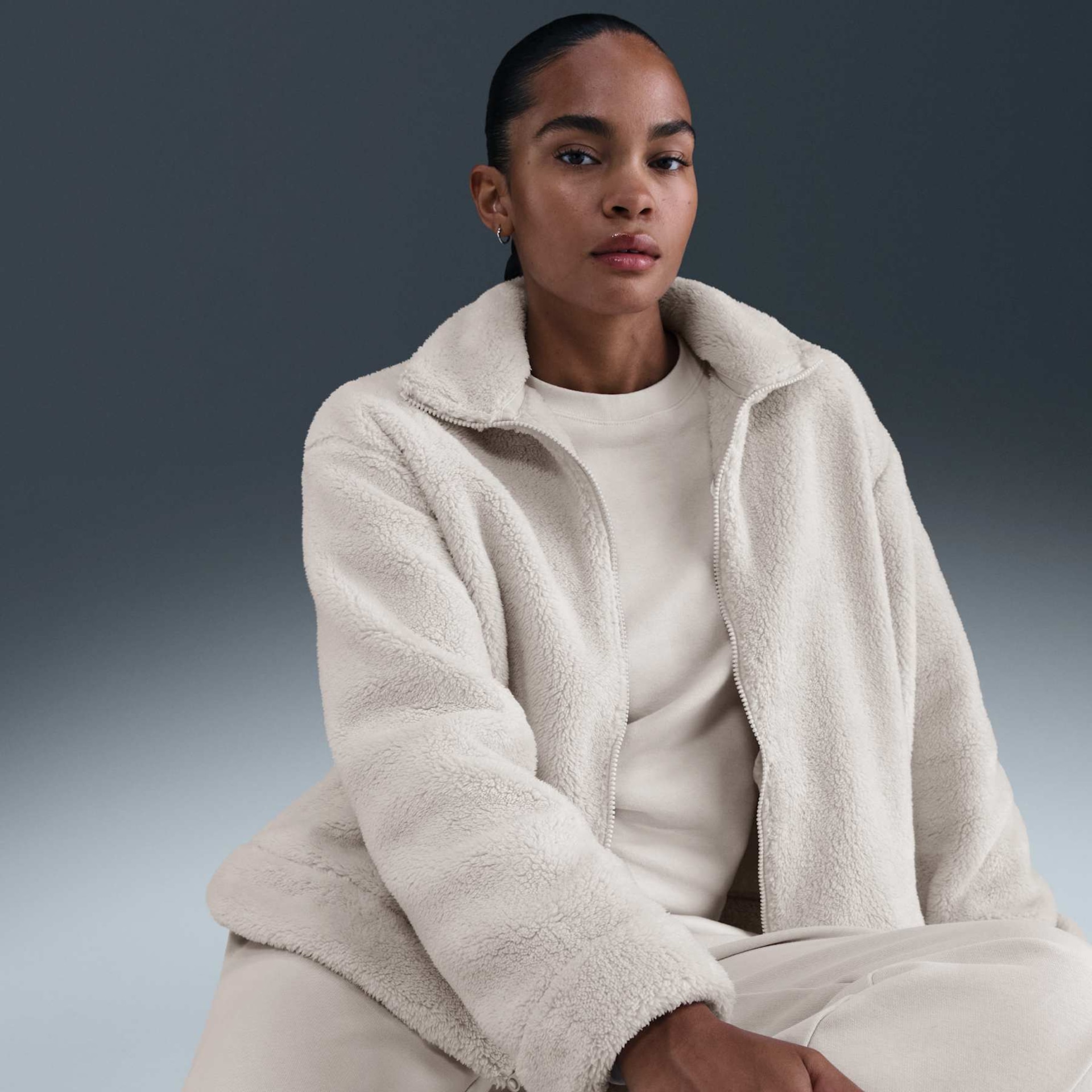Jaqueta Nike Sportswear Essential Sherpa Oversized Feminina - Foto 3