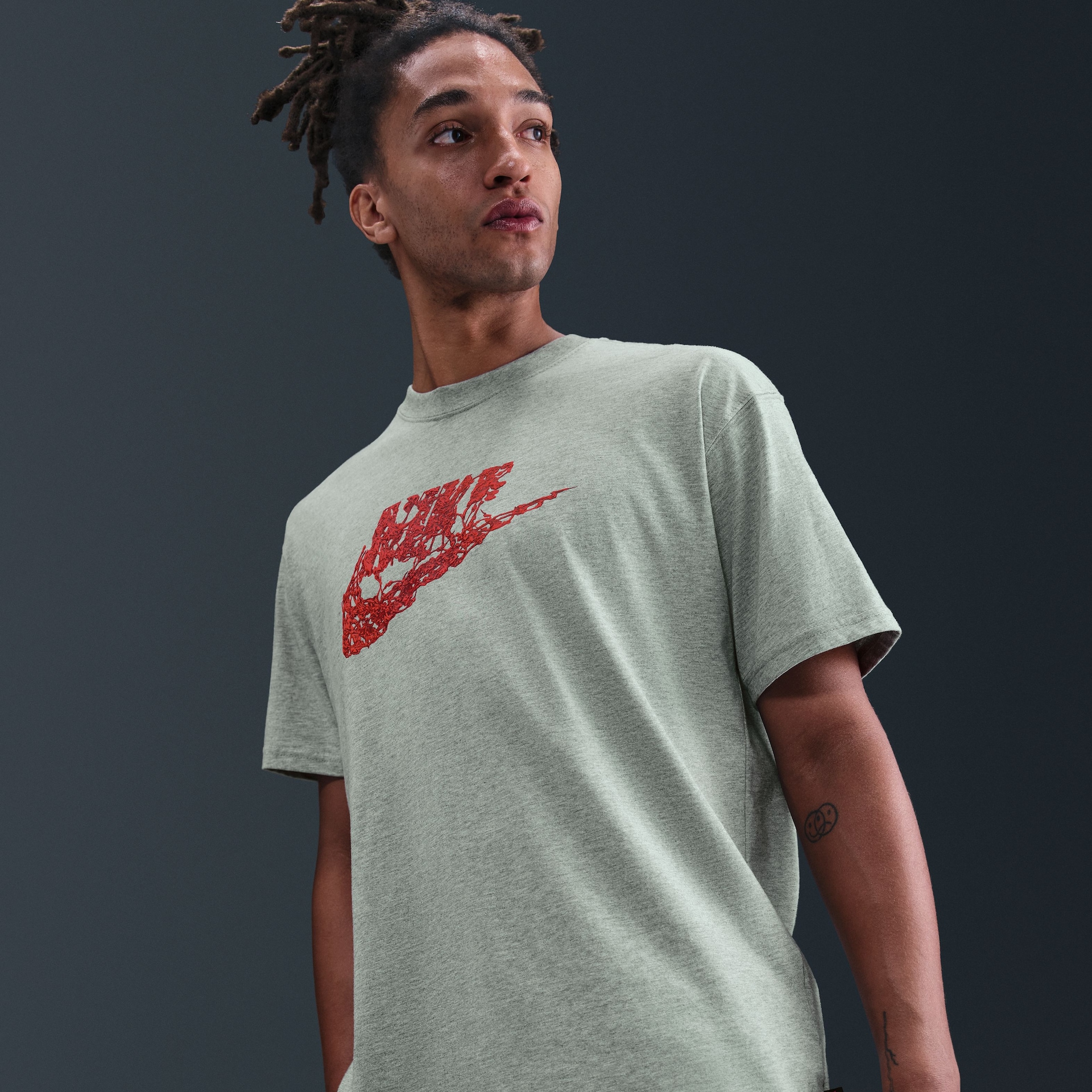 Camiseta Nike Sportswear Masculina - Foto 3