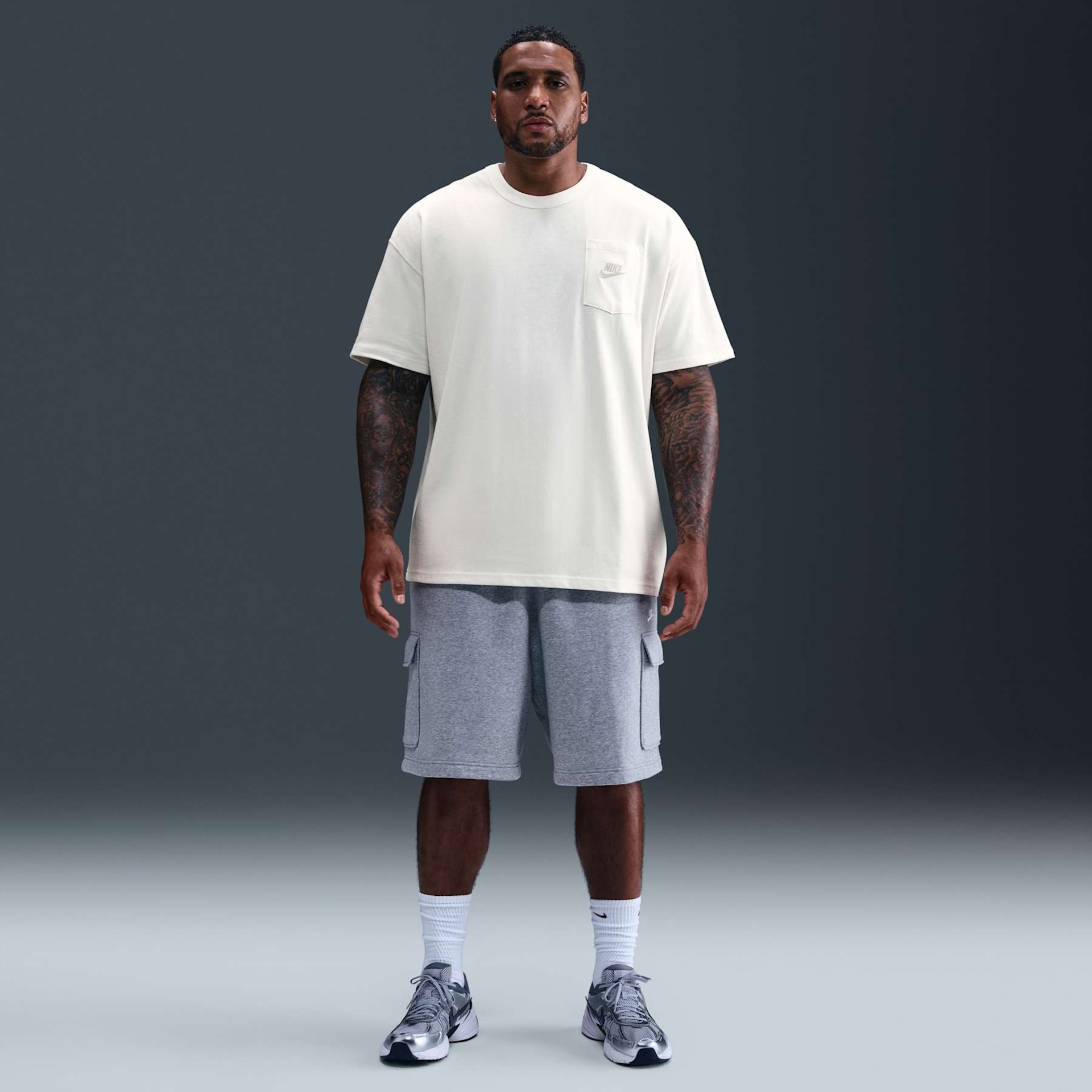 Camiseta Nike Sportswear Essentials Masculina - Foto 9