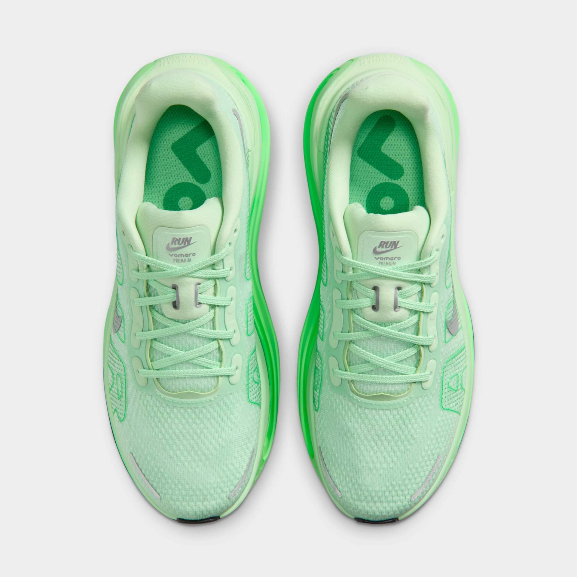Tênis Nike Vomero Premium Feminino - Foto 4