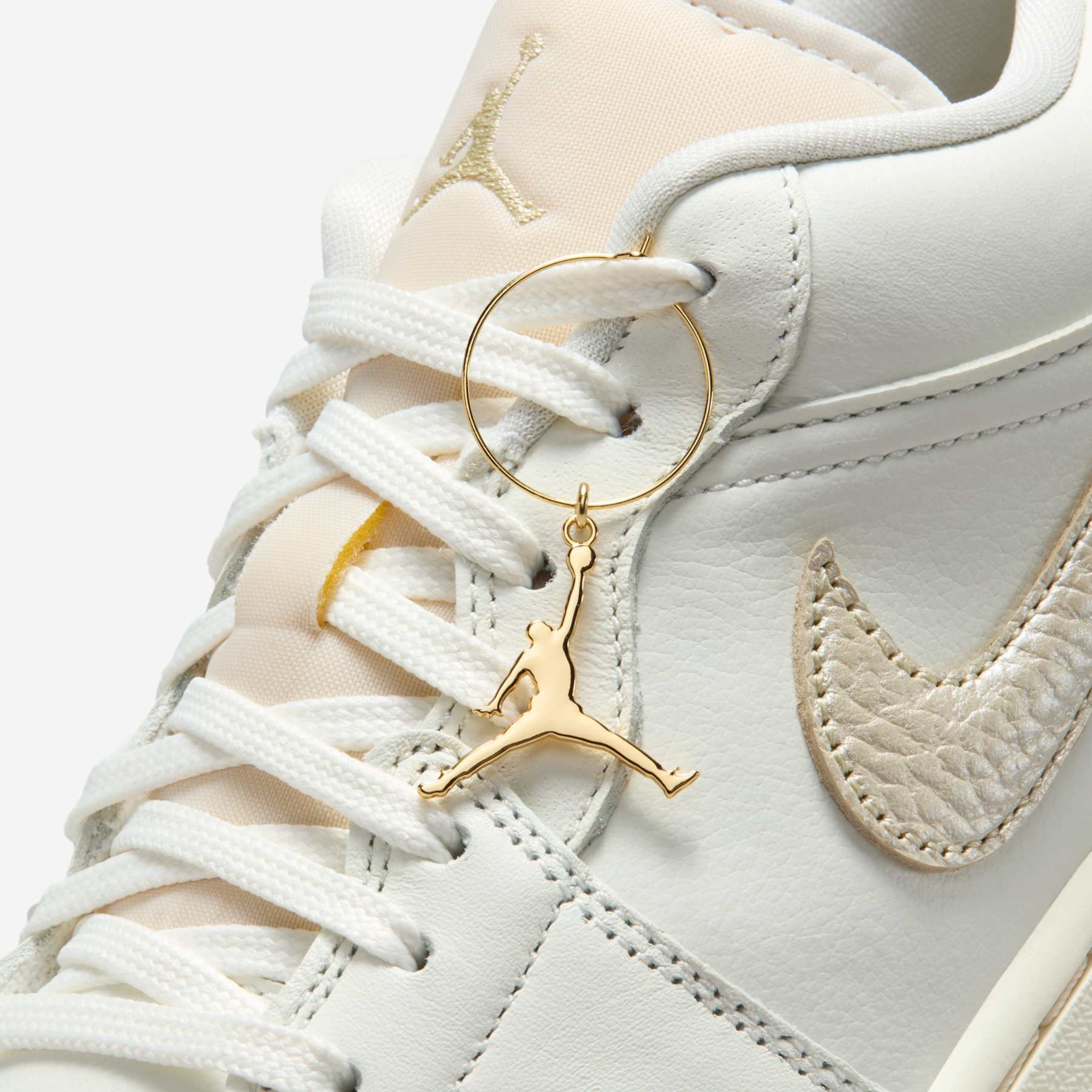 Tênis Air Jordan 1 Low SE Feminino - Foto 9