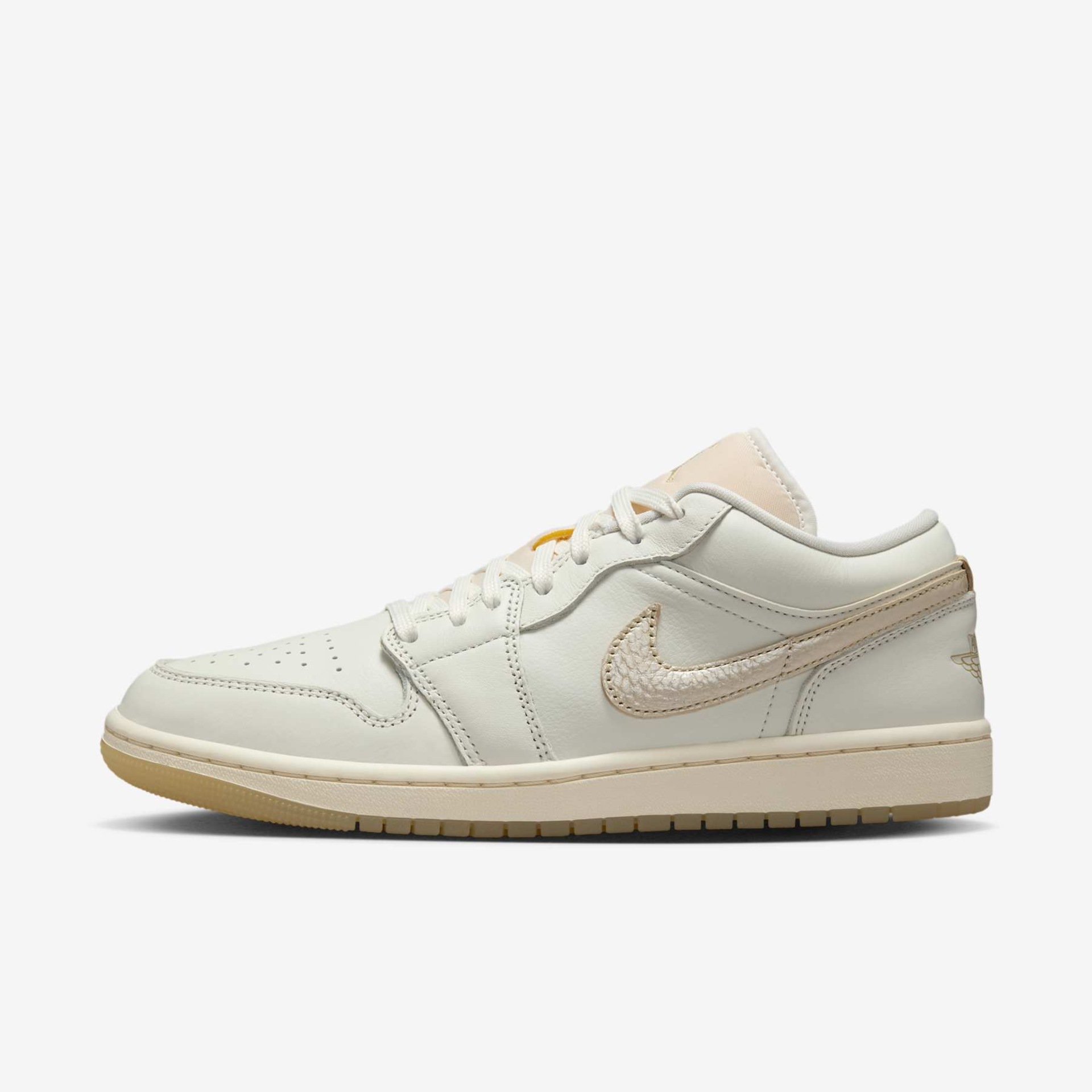 Tênis Air Jordan 1 Low SE Feminino - Foto 1