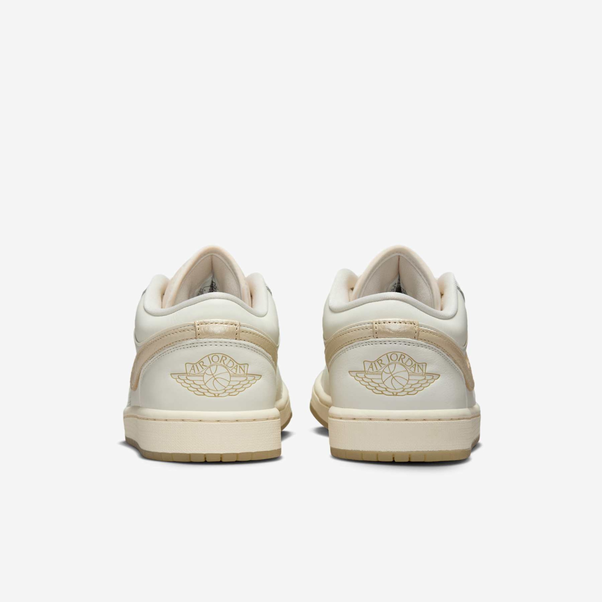 Tênis Air Jordan 1 Low SE Feminino - Foto 6