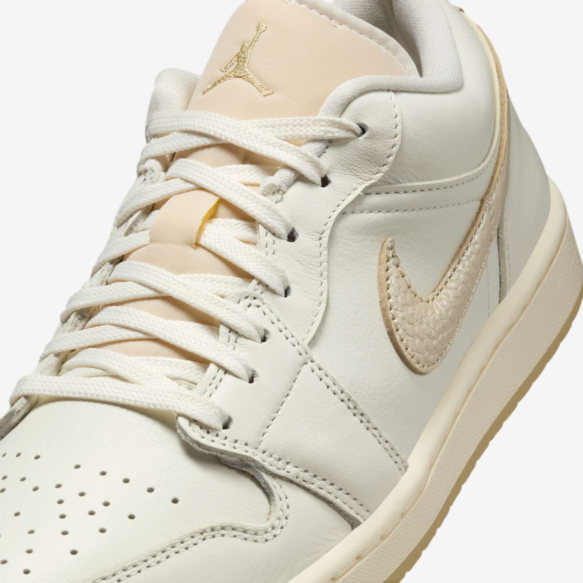 Tênis Air Jordan 1 Low SE Feminino - Foto 7