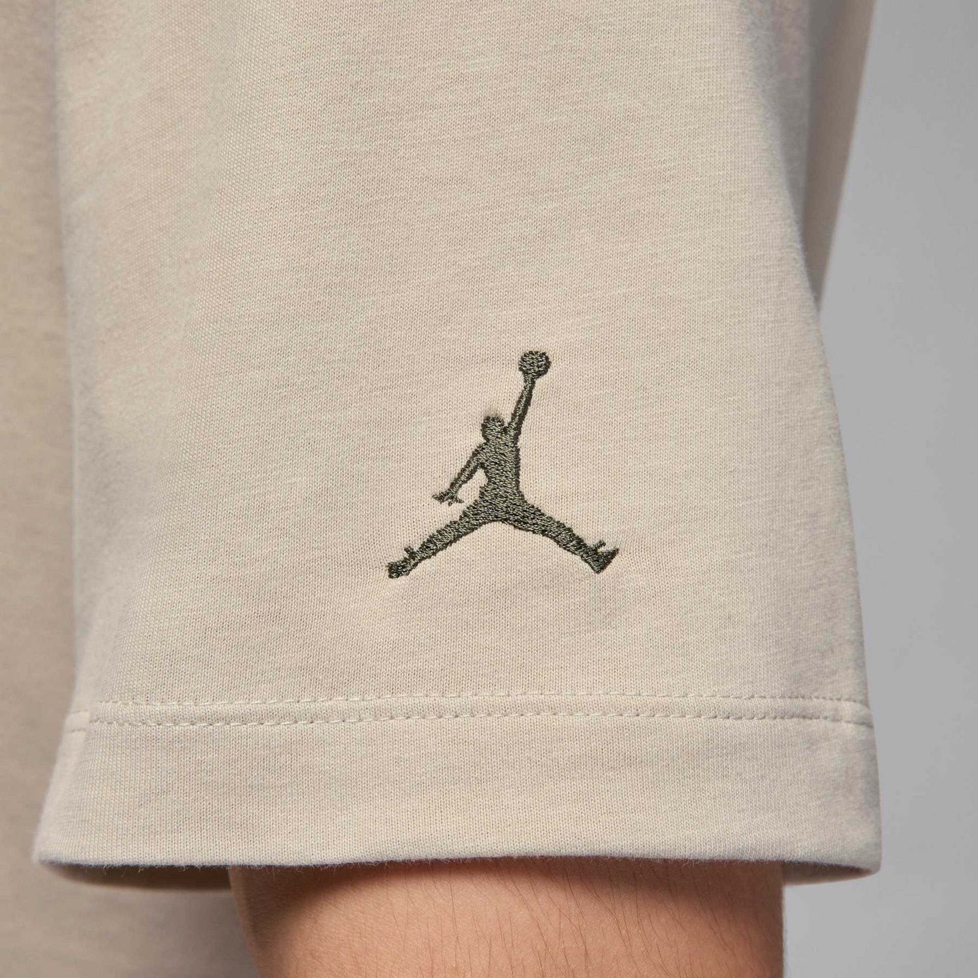 Camiseta Jordan Essentials Crew Masculina - Foto 6