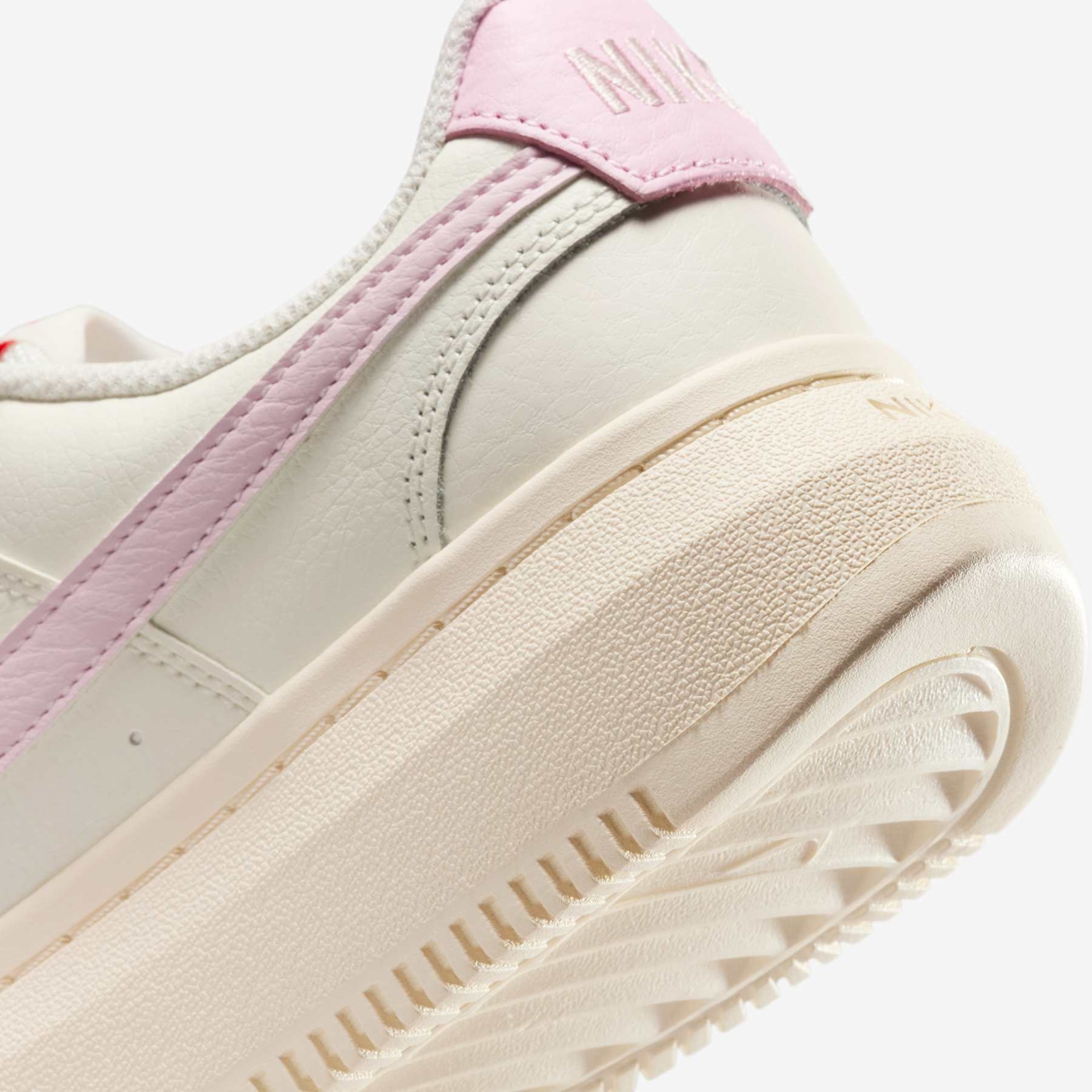 Tênis Nike Court Vision Low Feminino - Foto 8