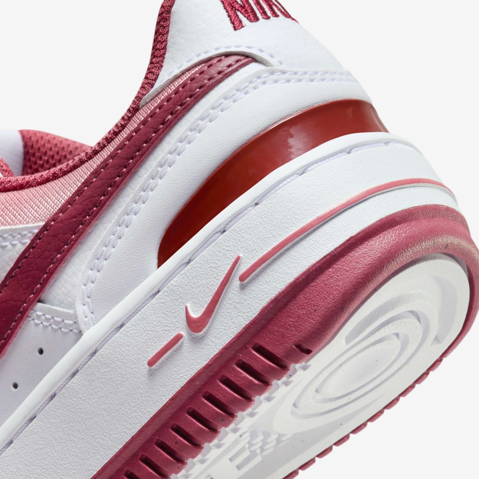 Tênis Nike Gamma Force Feminino - Foto 10