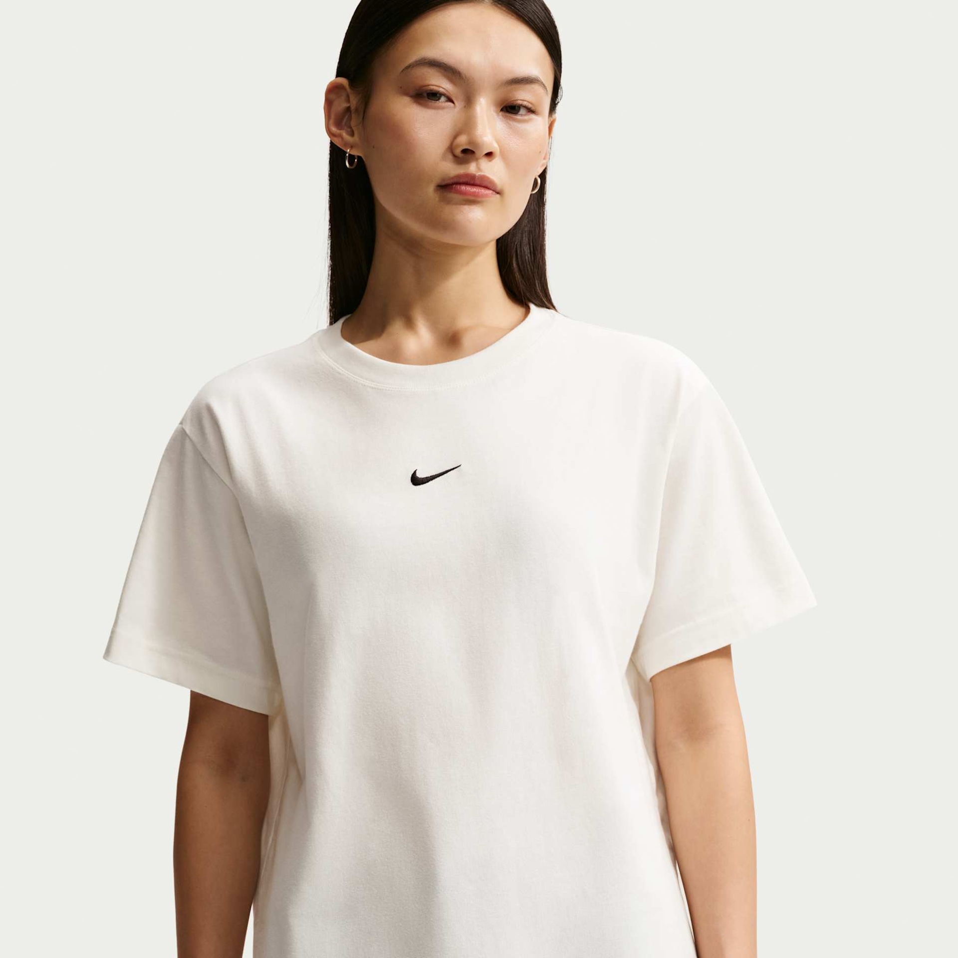 Camiseta Nike Sportswear Classic Feminina - Foto 1