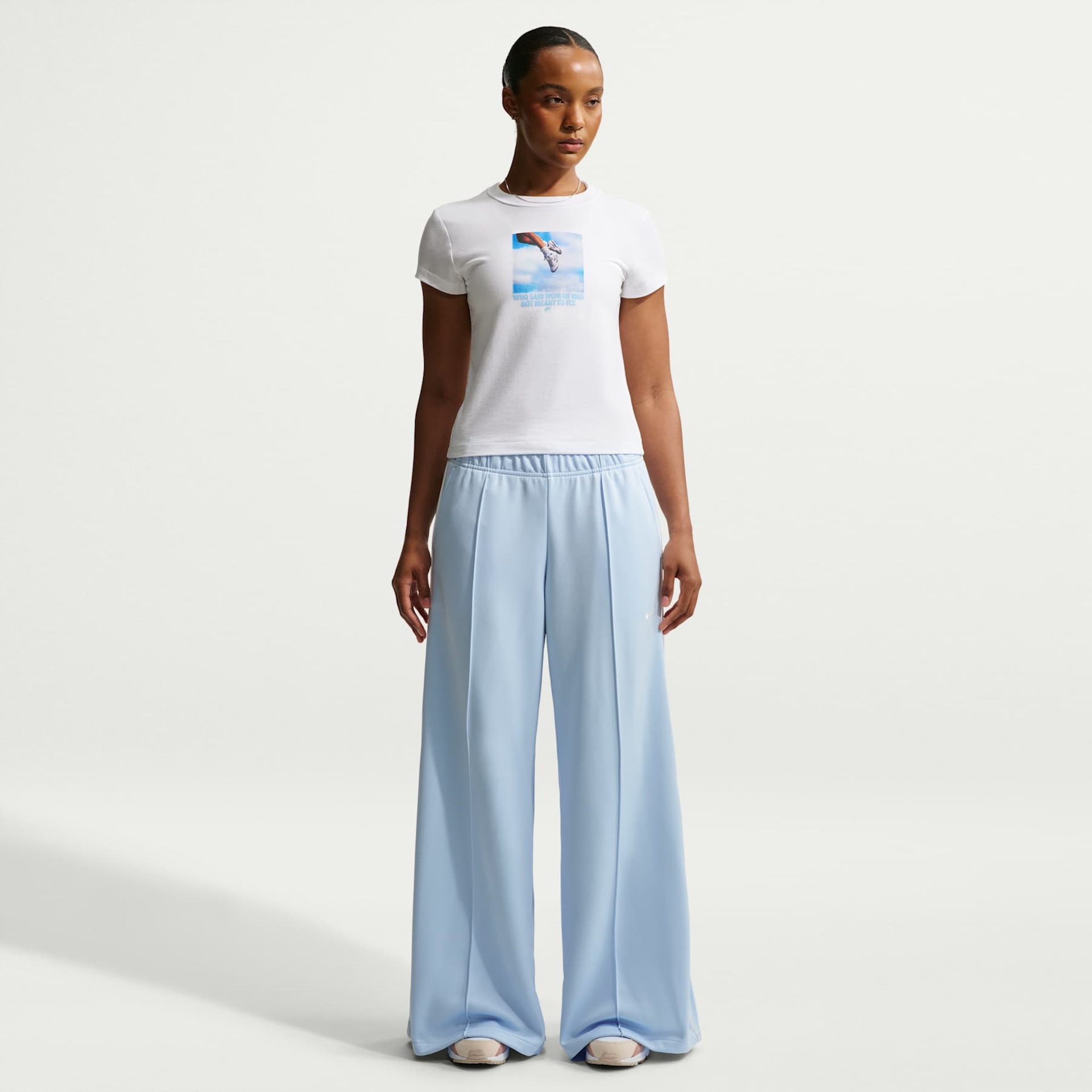 Camiseta Nike Sportswear Photo Feminina - Foto 4