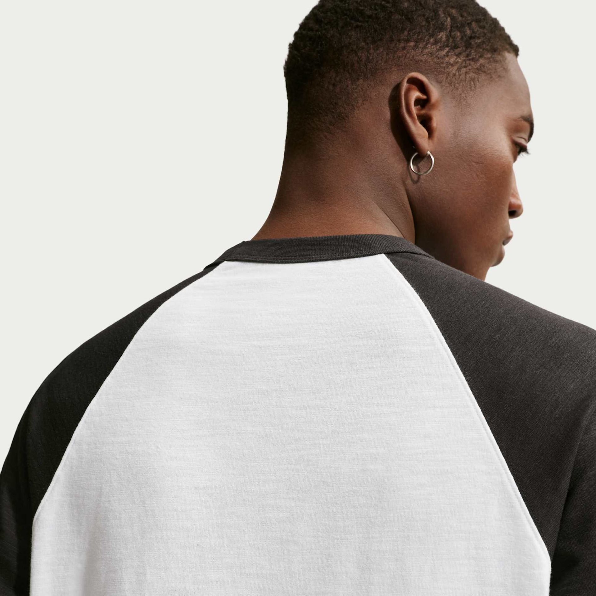 Camiseta Nike Club Raglan Masculina - Foto 2