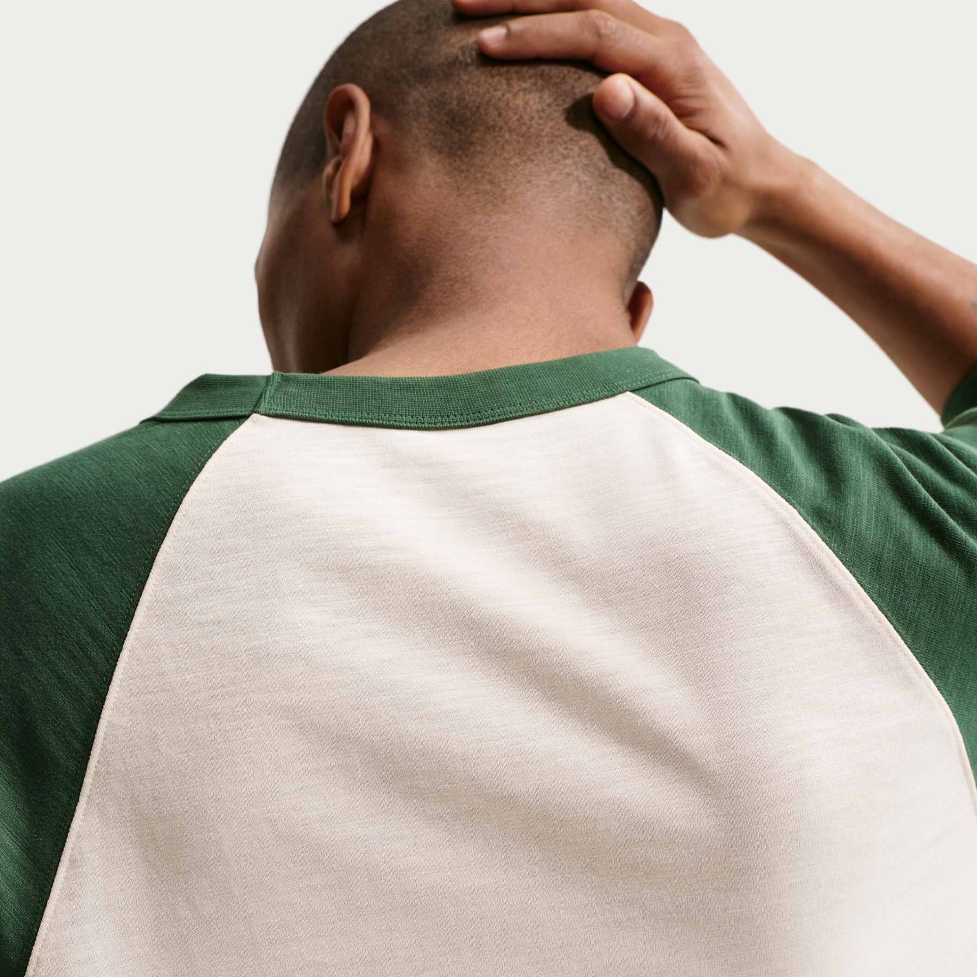 Camiseta Nike Club Raglan Masculina - Foto 2