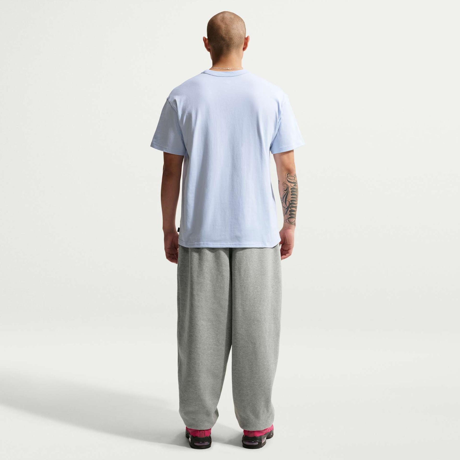 Camiseta Nike Sportswear Premium Essentials Masculina - Foto 5
