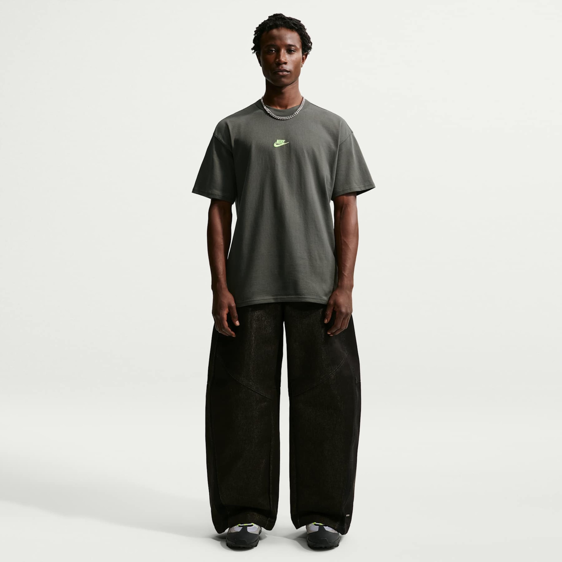 Camiseta Nike Sportswear Premium Essentials Masculina - Foto 4