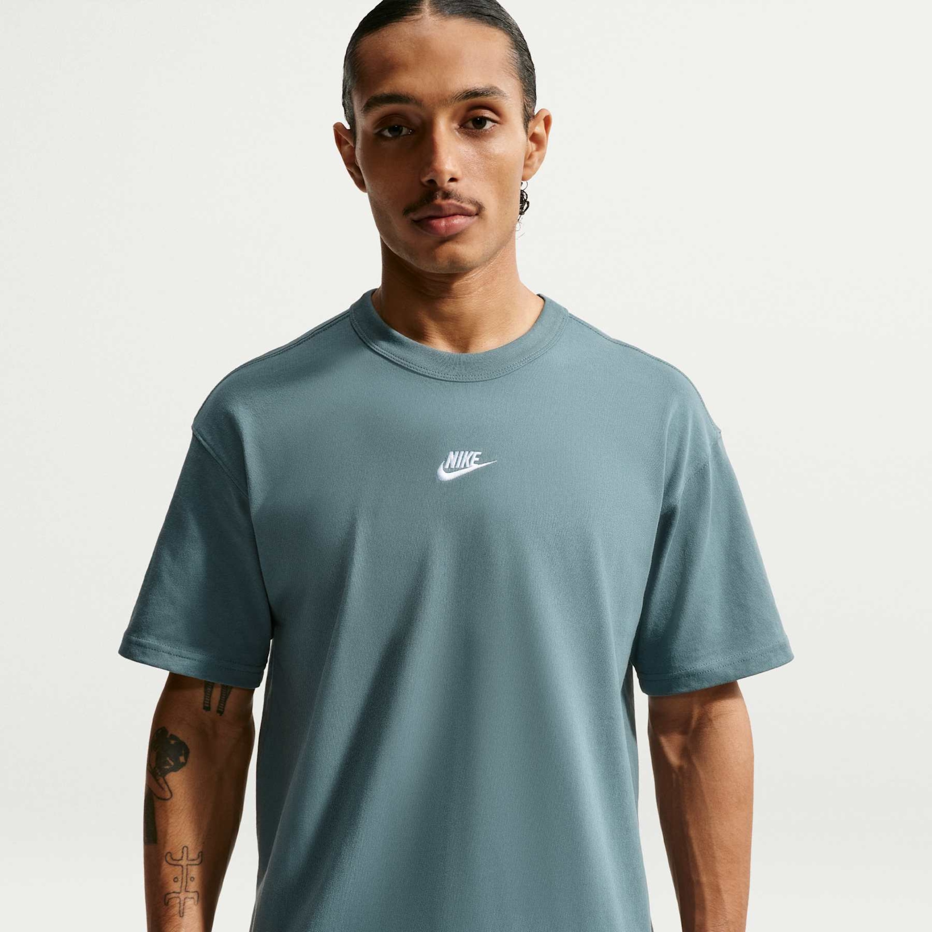Camiseta Nike Sportswear Premium Essentials Masculina - Foto 1