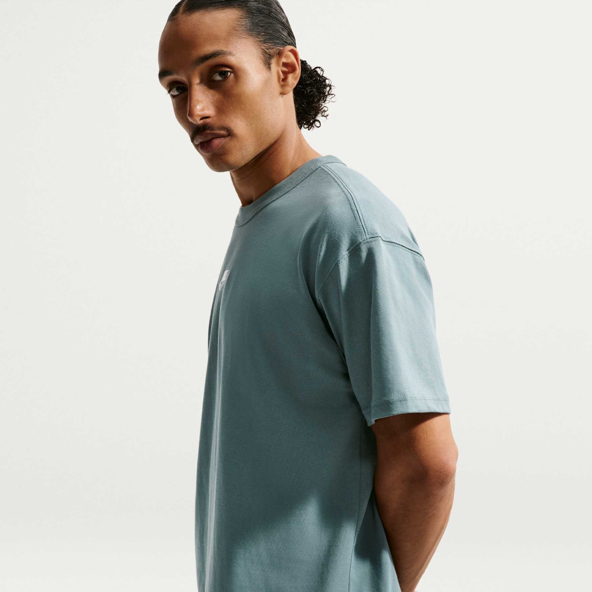 Camiseta Nike Sportswear Premium Essentials Masculina - Foto 3