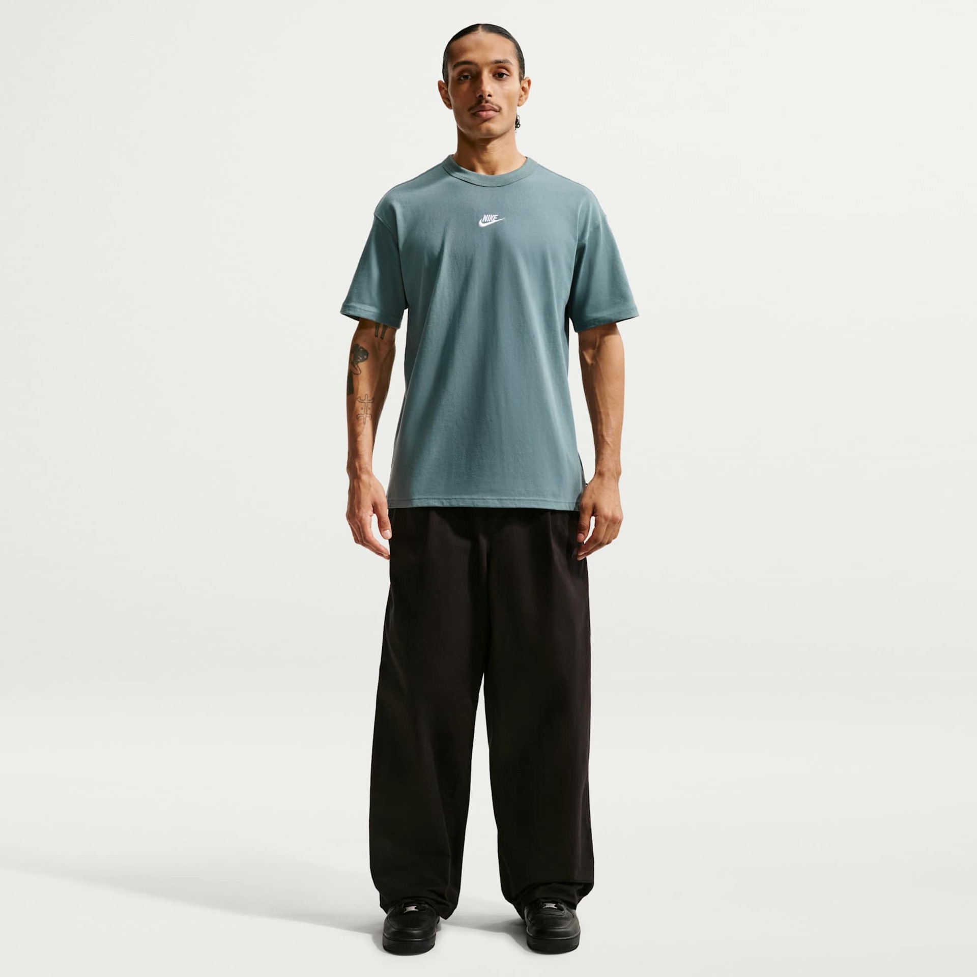 Camiseta Nike Sportswear Premium Essentials Masculina - Foto 4