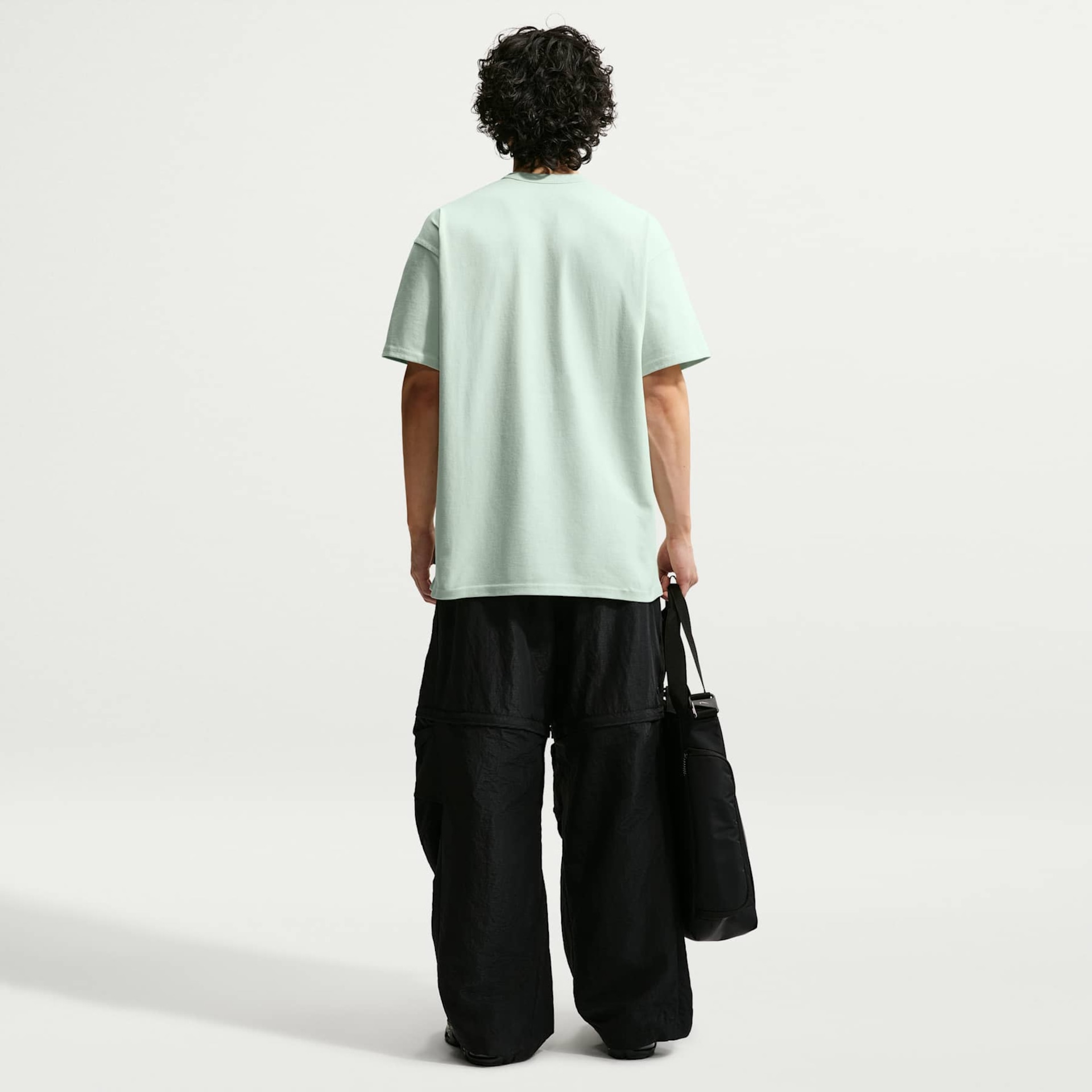 Camiseta Nike Sportswear Premium Essentials Masculina - Foto 5