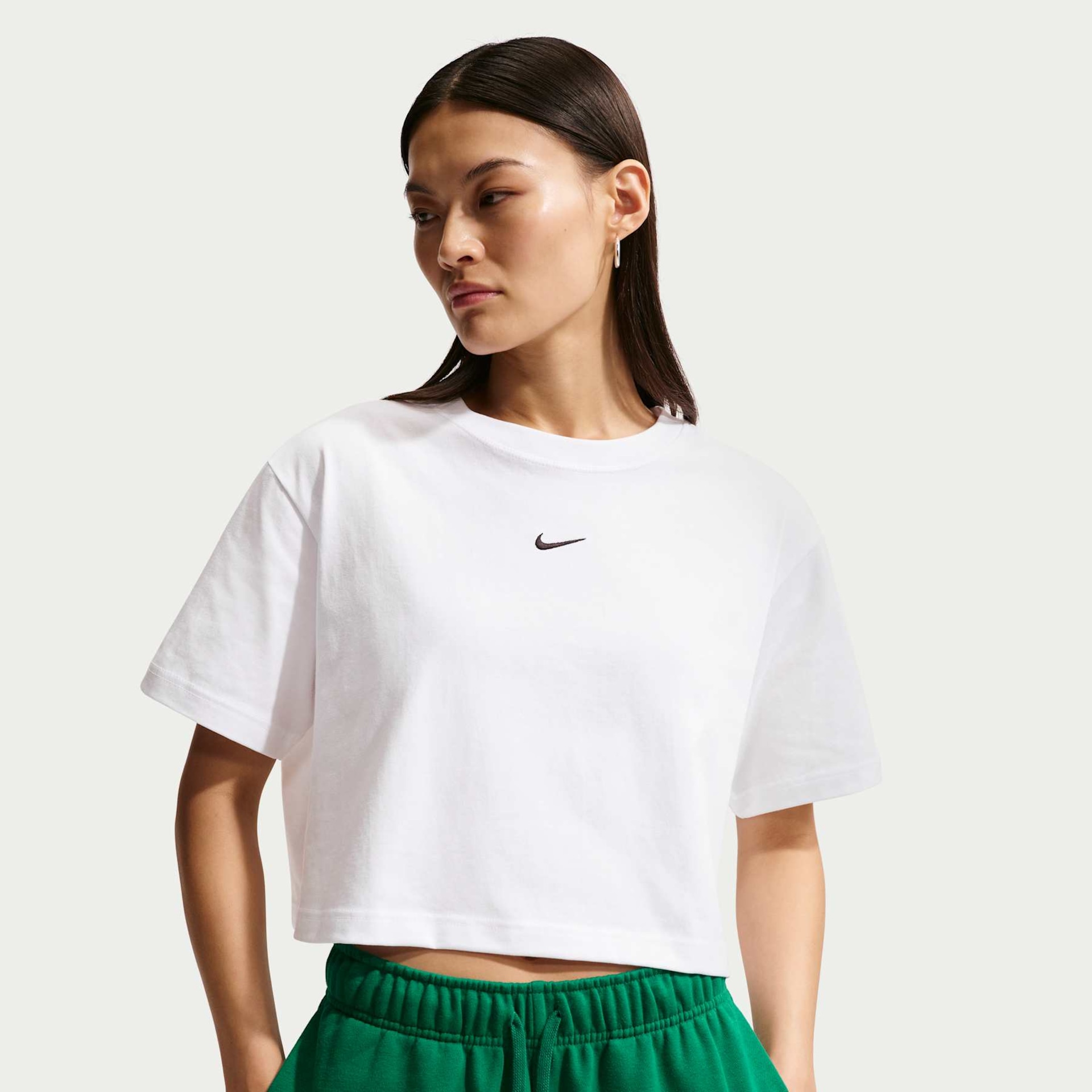 Imagem principal de Camiseta Cropped Nike Sportswear Classic Feminina