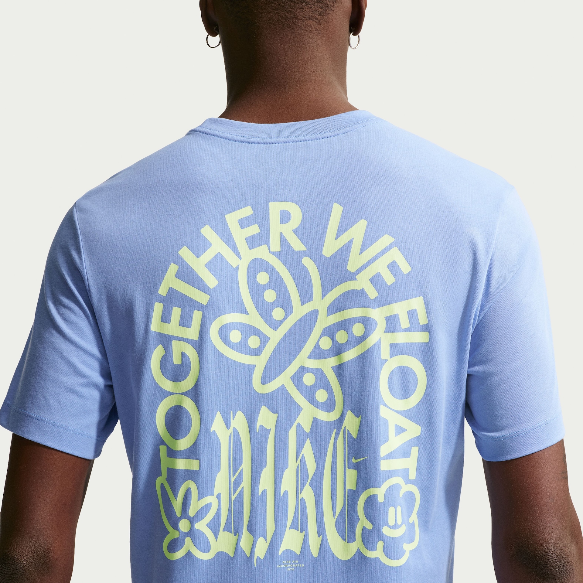 Camiseta Nike Sportswear We Float Unissex - Foto 3