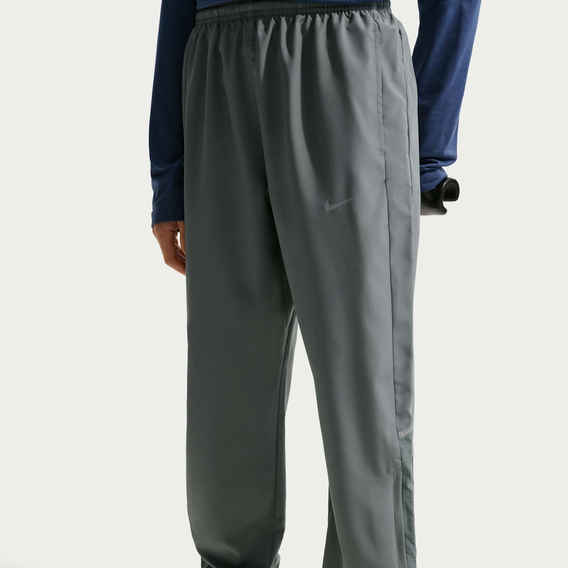 Calça Dri-FIT Nike Miler Woven Infantil - Foto 2