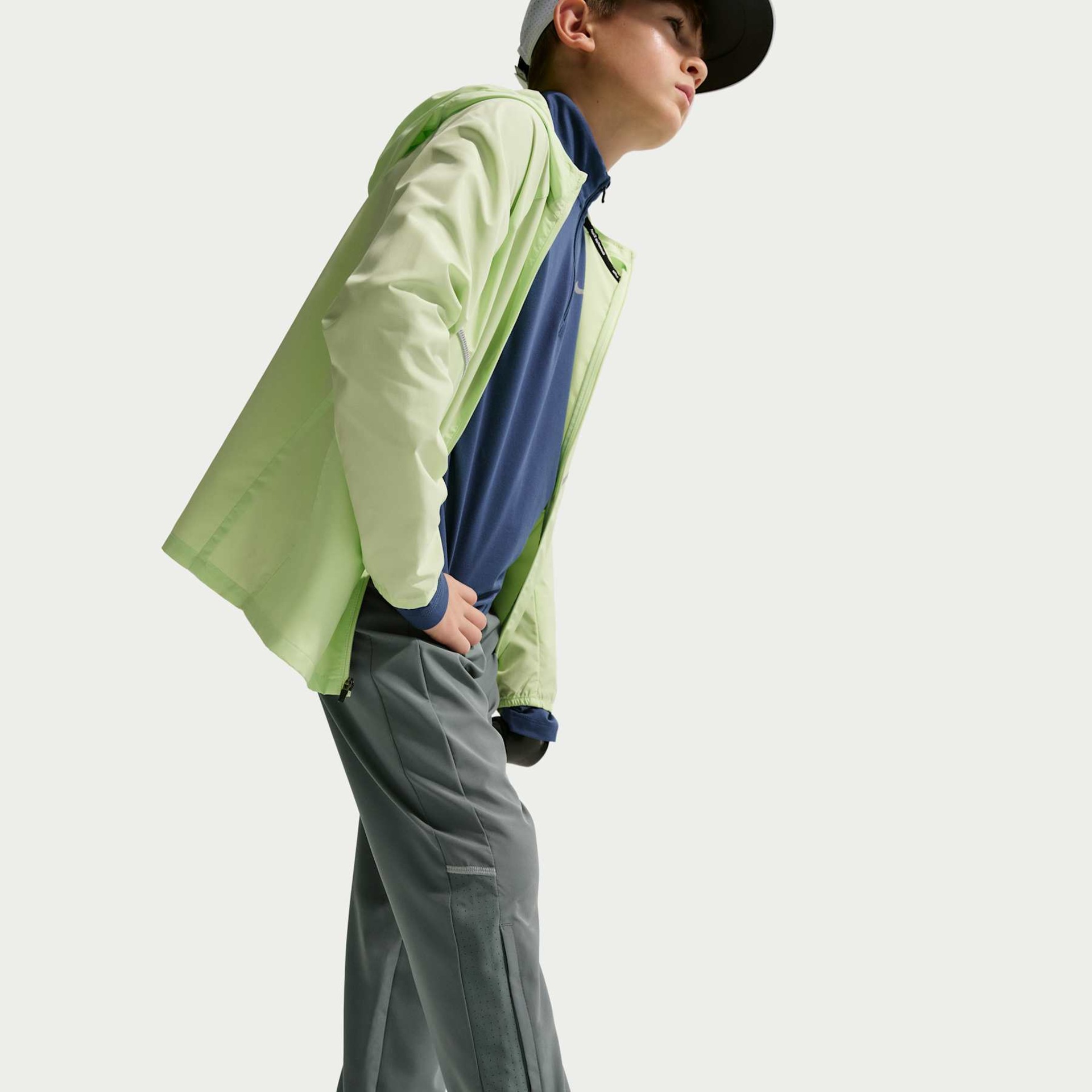 Calça Dri-FIT Nike Miler Woven Infantil - Foto 4