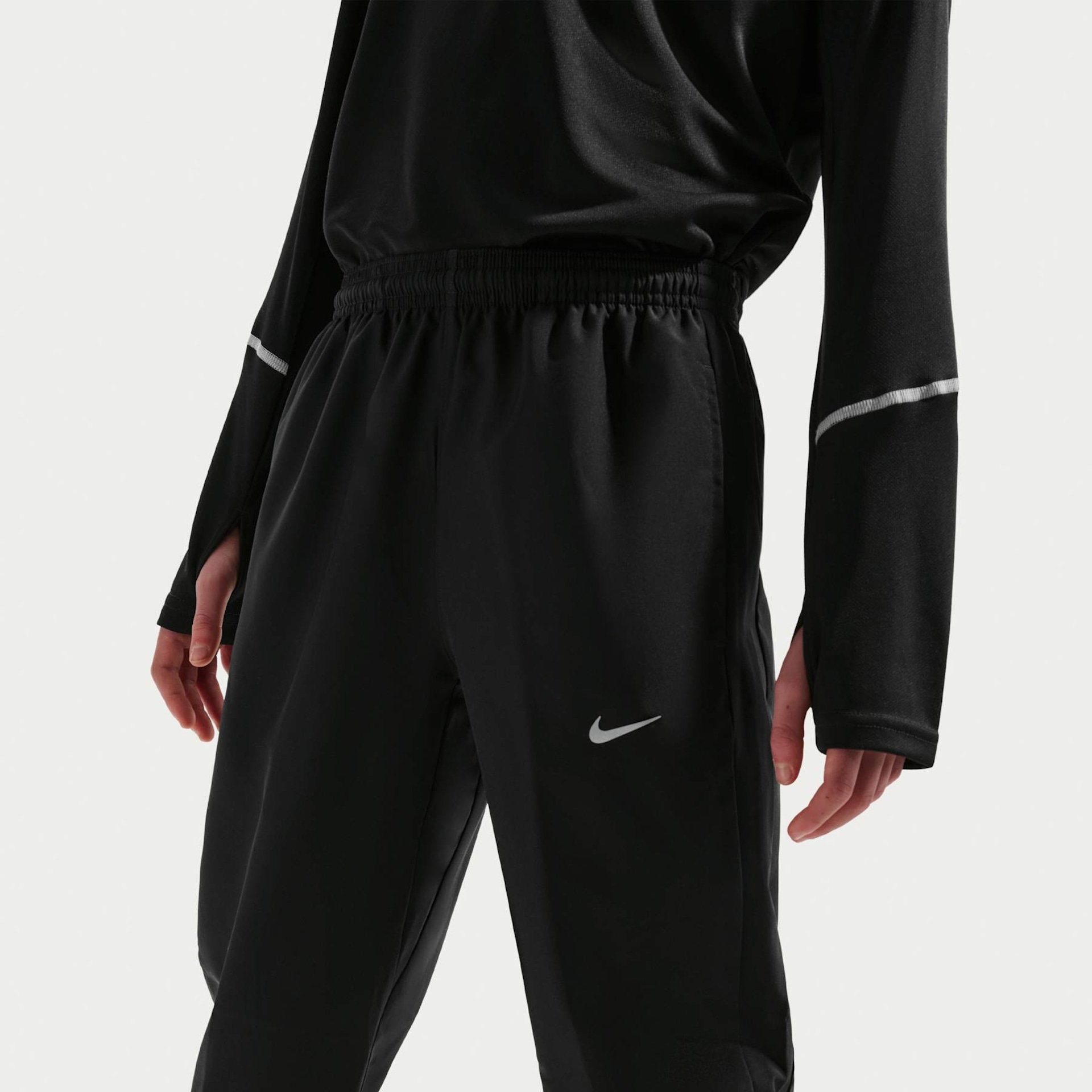 Calça Dri-FIT Nike Miler Woven Infantil - Foto 2