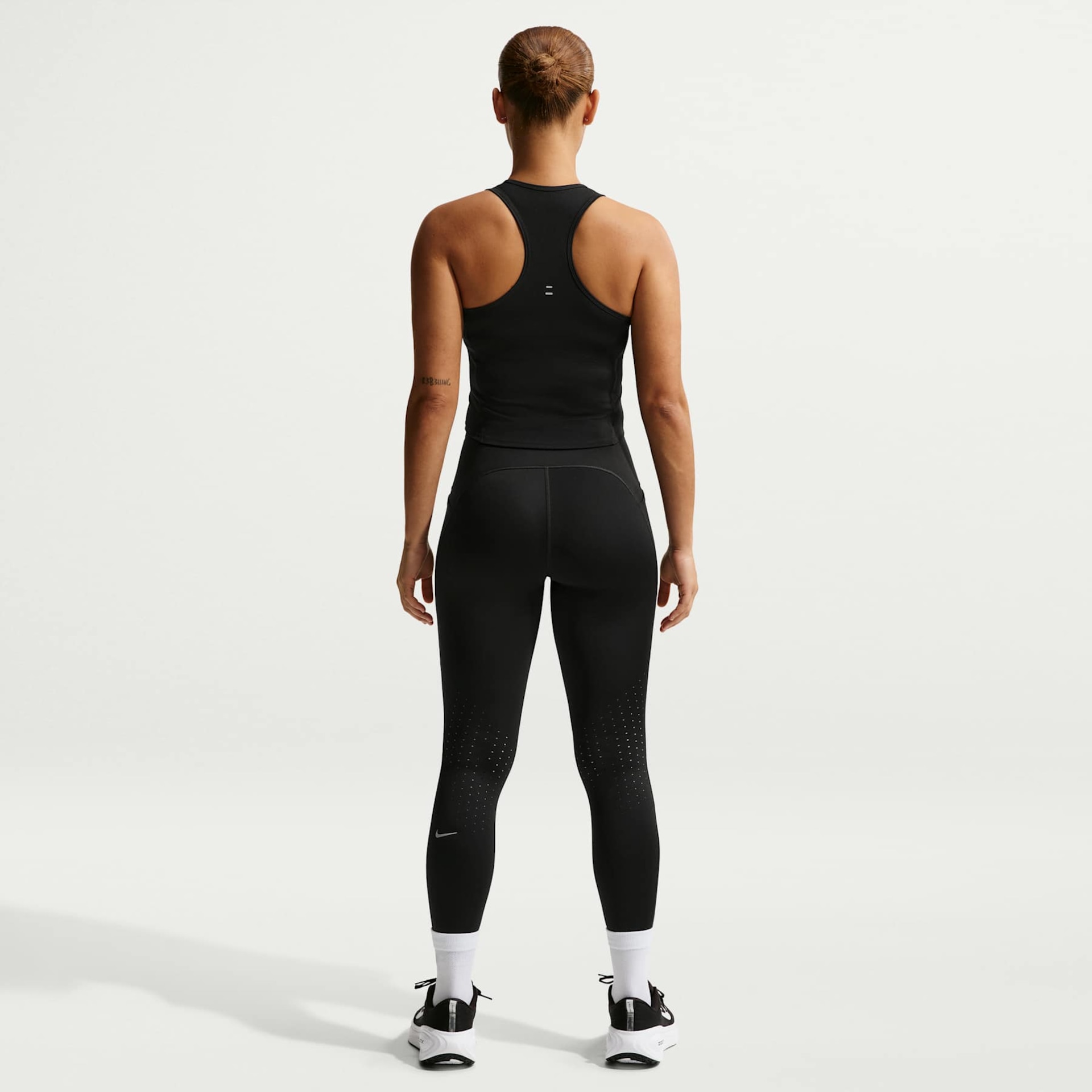 Regata Dri-FIT Nike Swoosh Run Feminina - Foto 5